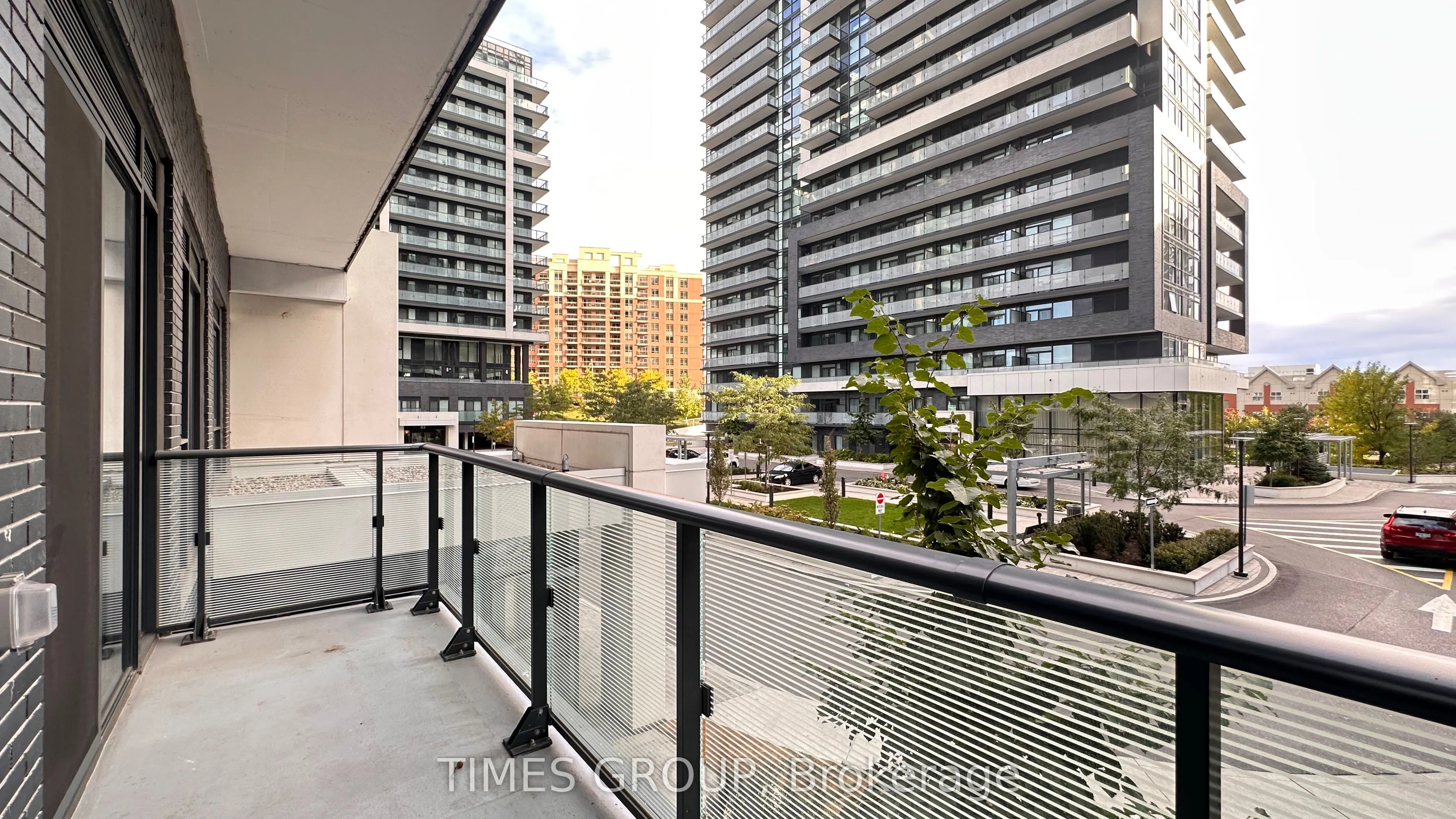 95 Oneida Crescent, #201