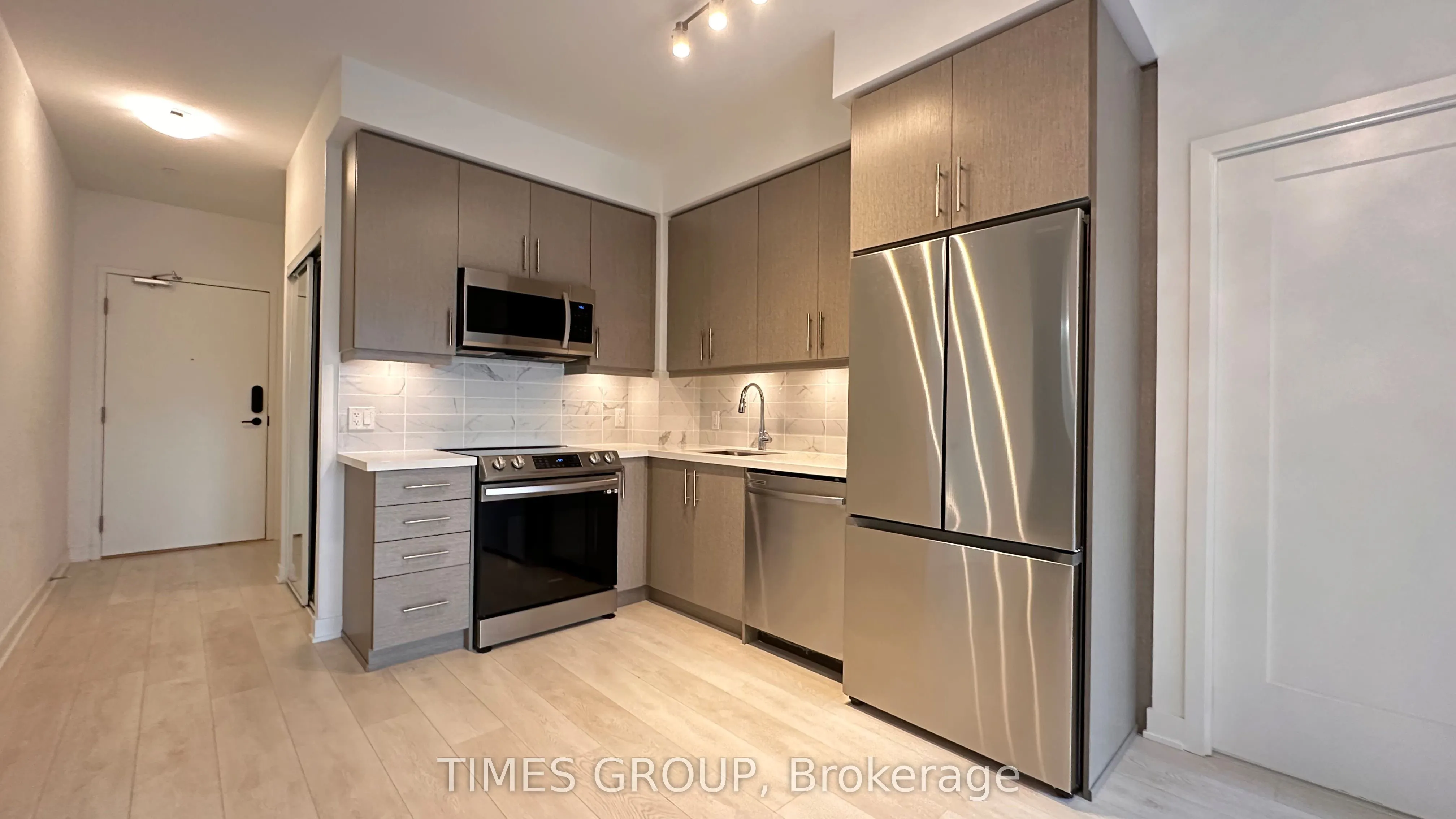 95 Oneida Crescent, #201
