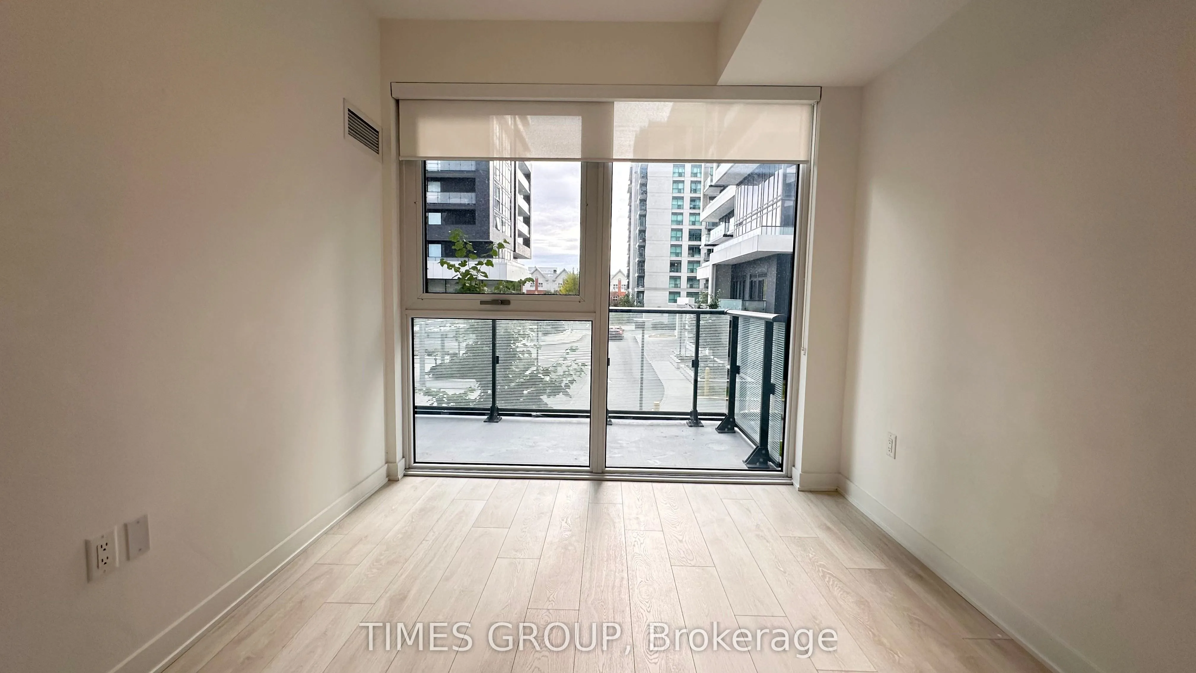 95 Oneida Crescent, #201