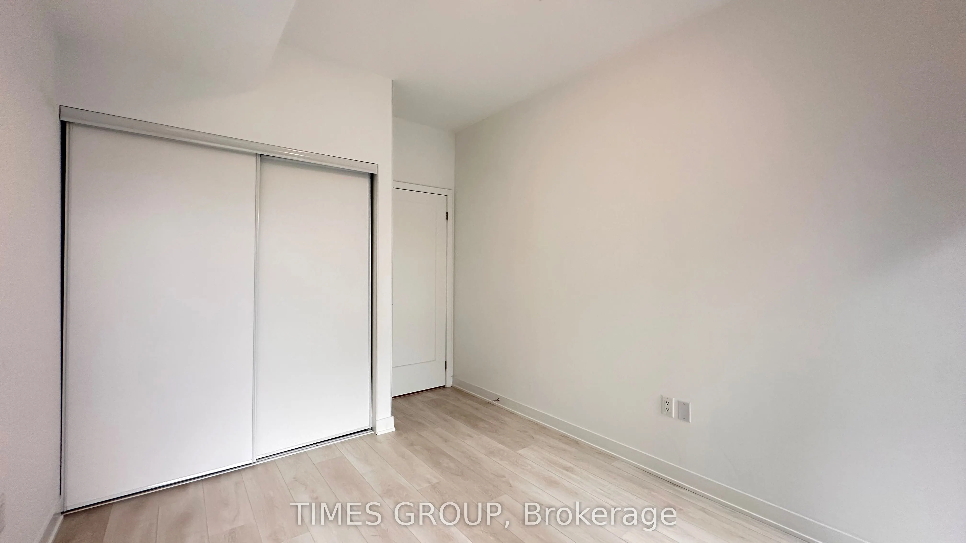 95 Oneida Crescent, #201