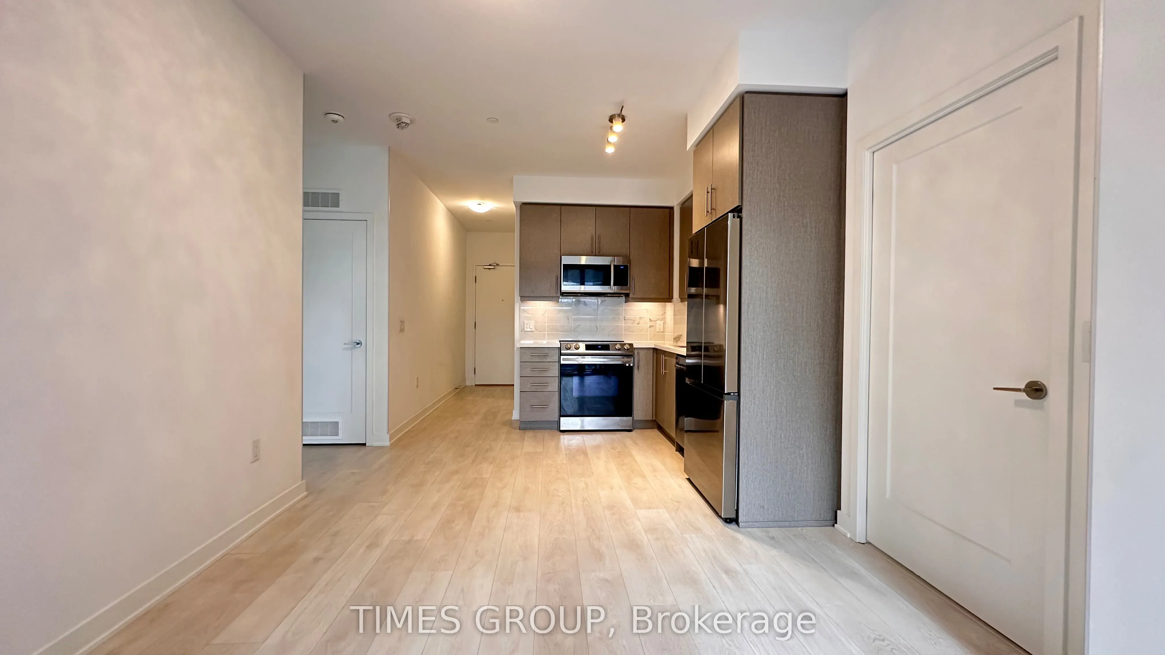 95 Oneida Crescent, #201