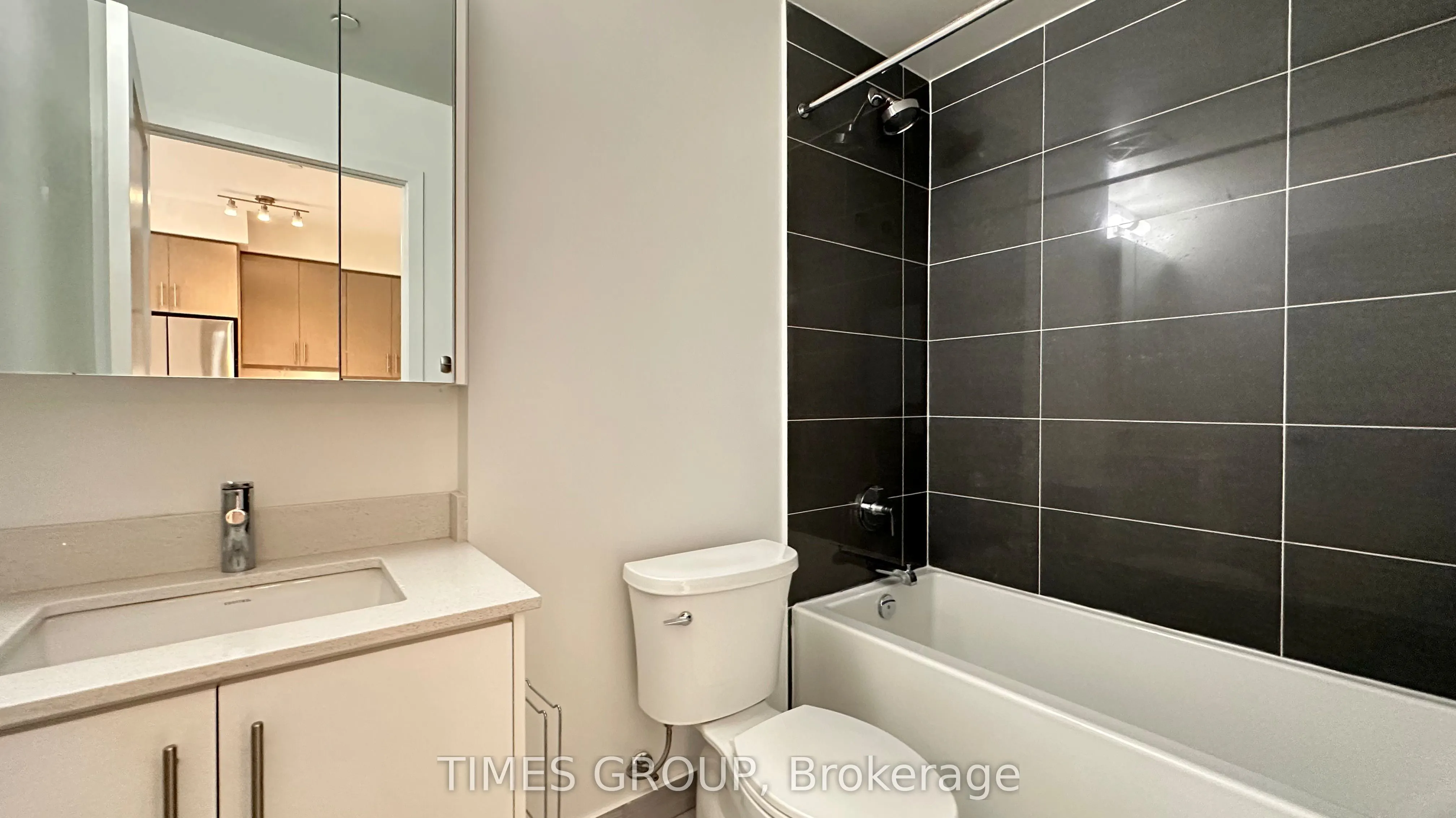95 Oneida Crescent, #201