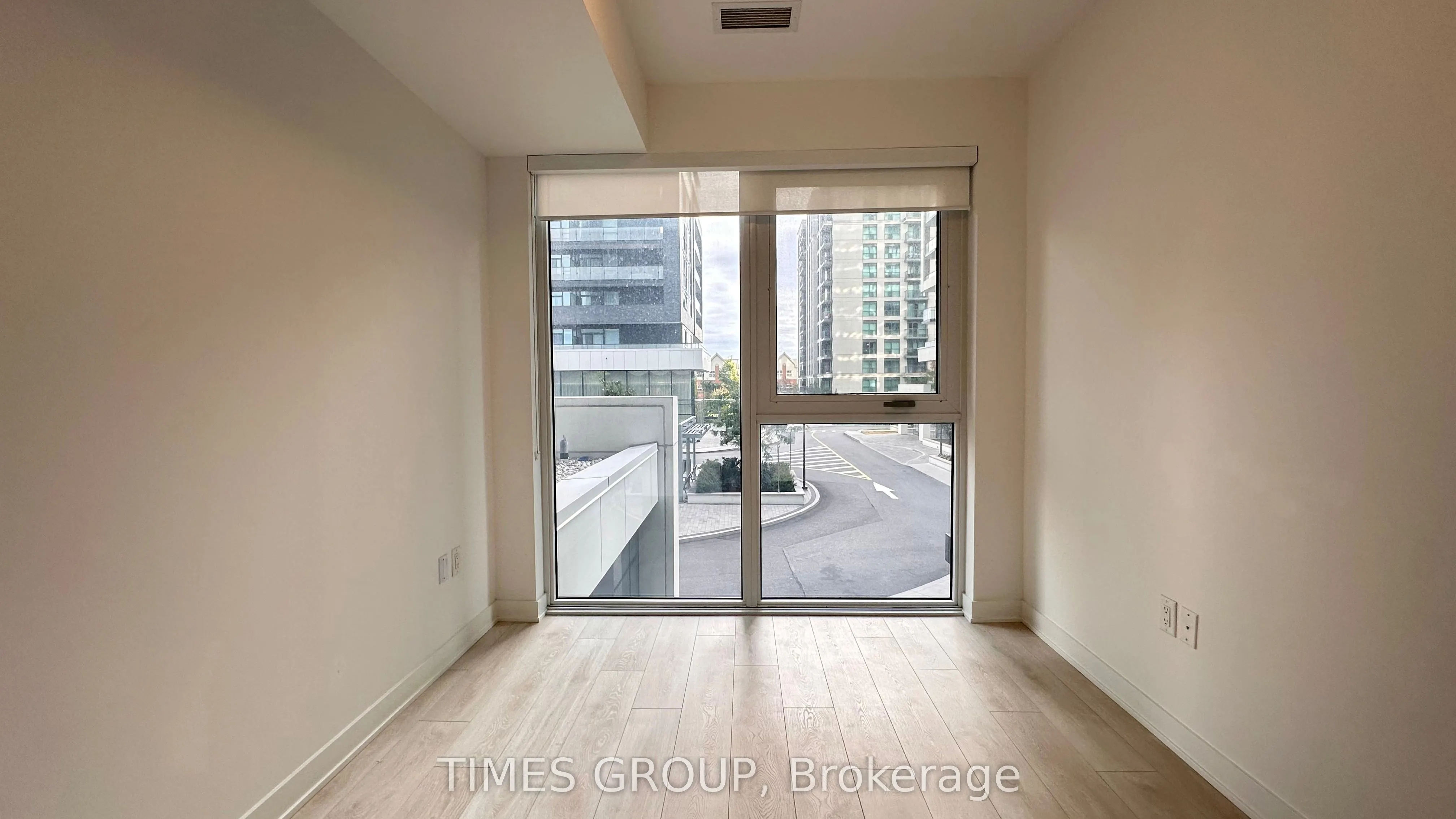 95 Oneida Crescent, #201