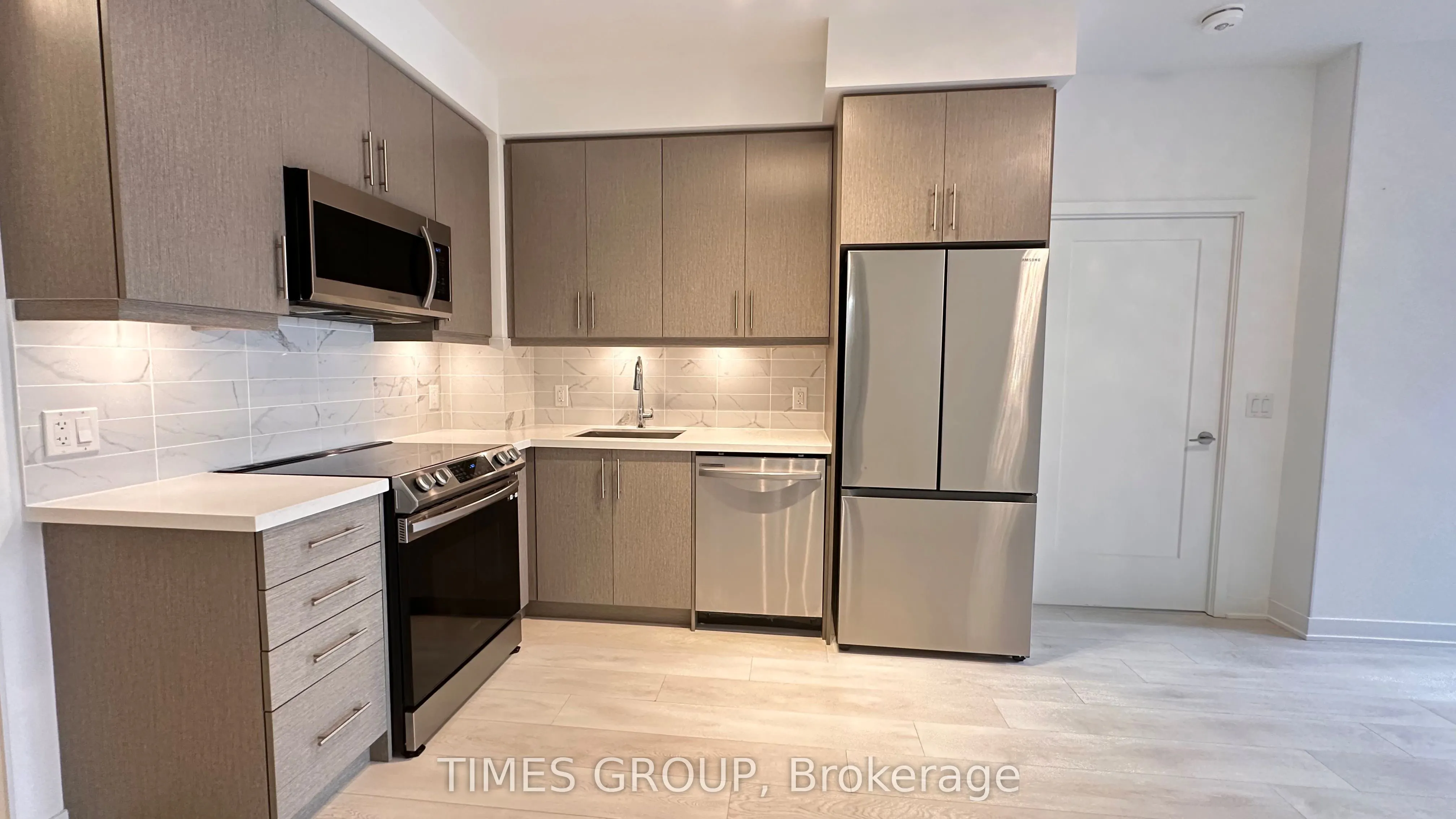 95 Oneida Crescent, #201