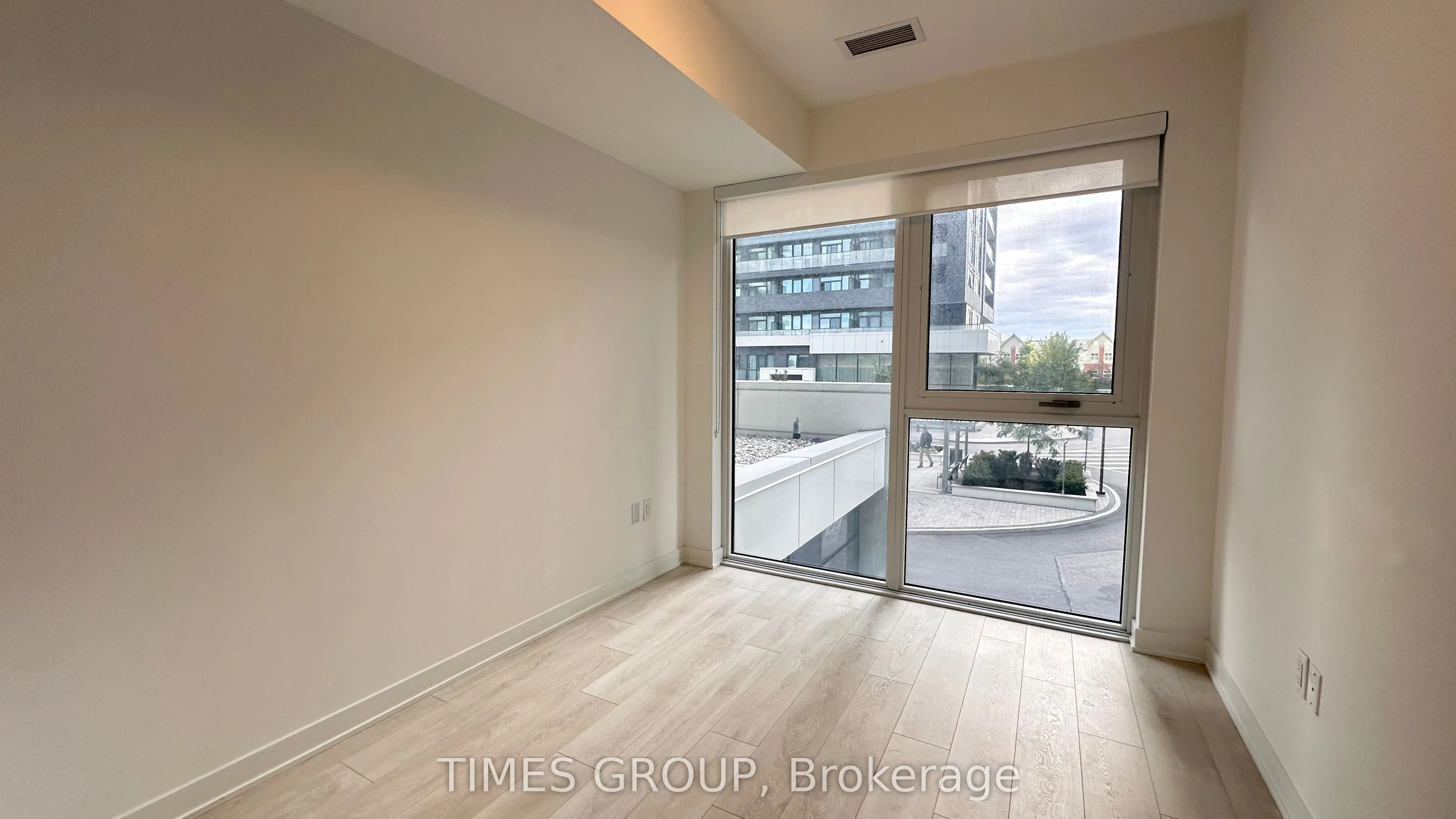 95 Oneida Crescent, #201