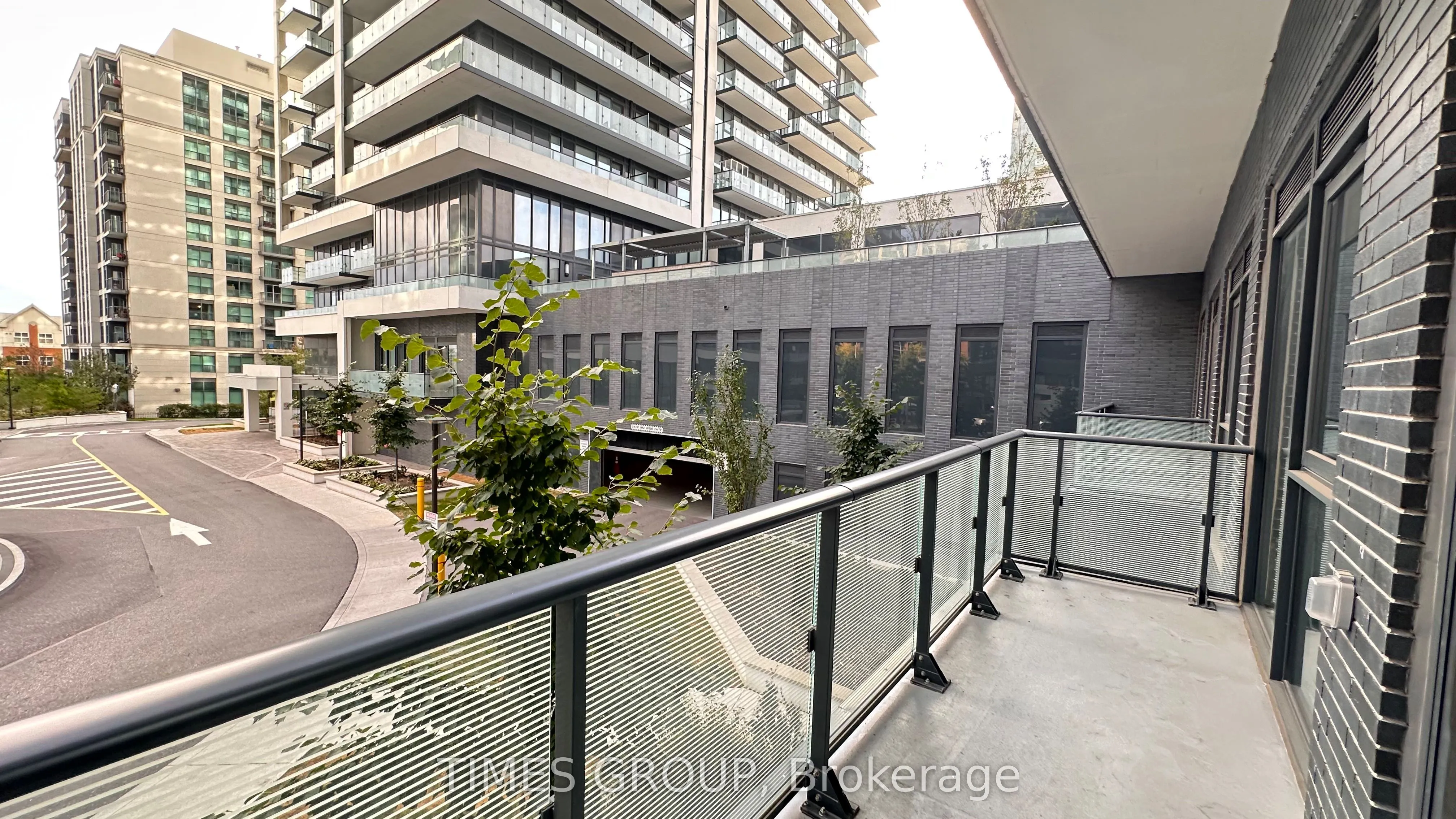 95 Oneida Crescent, #201