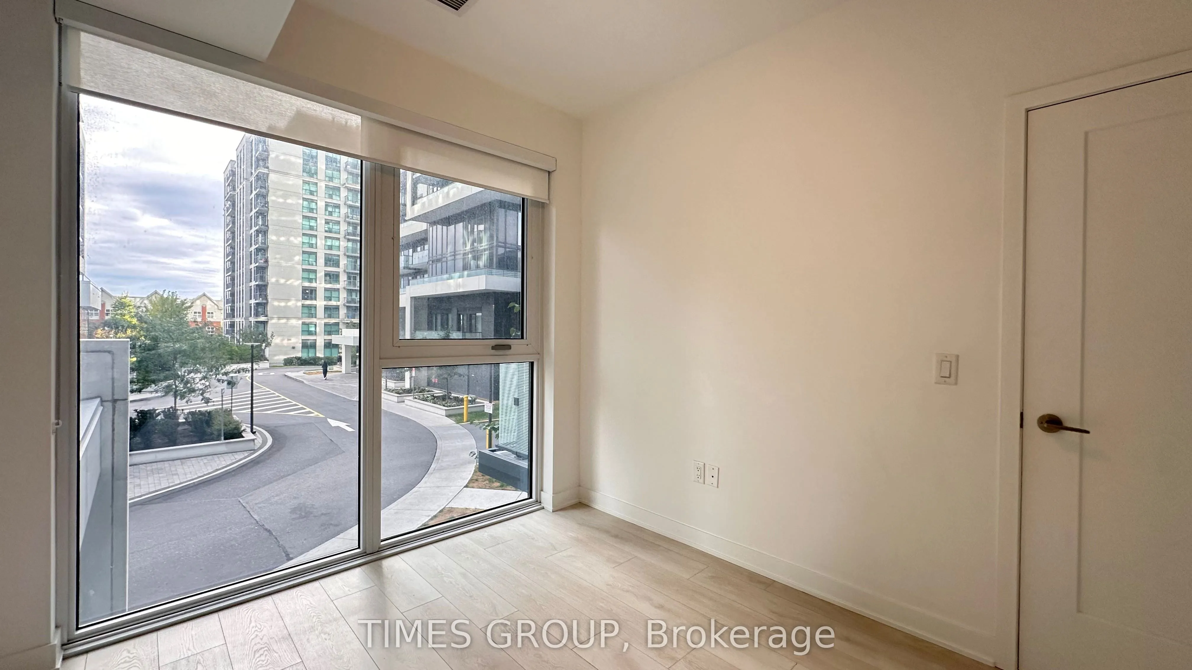 95 Oneida Crescent, #201