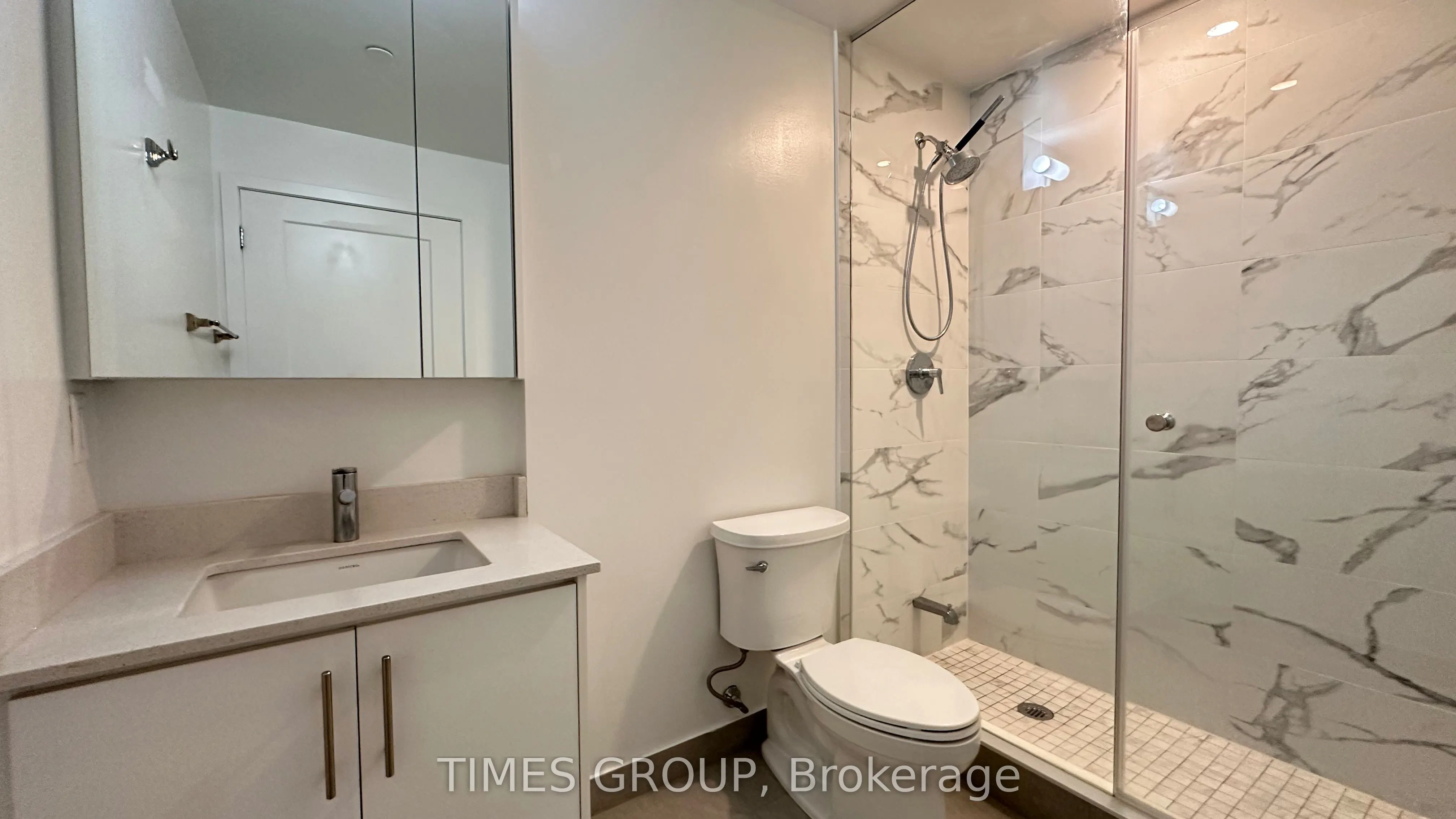 95 Oneida Crescent, #201