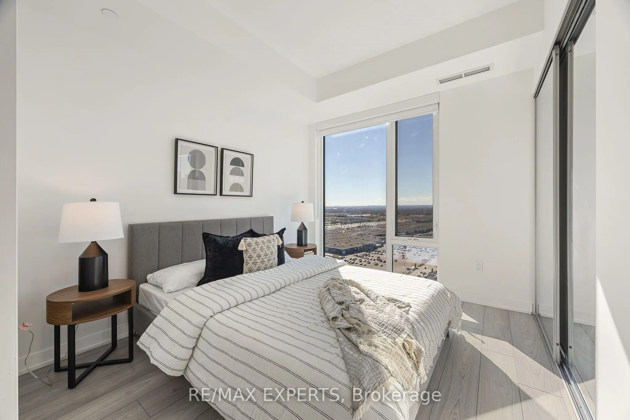 10 Abeja Street, #2521