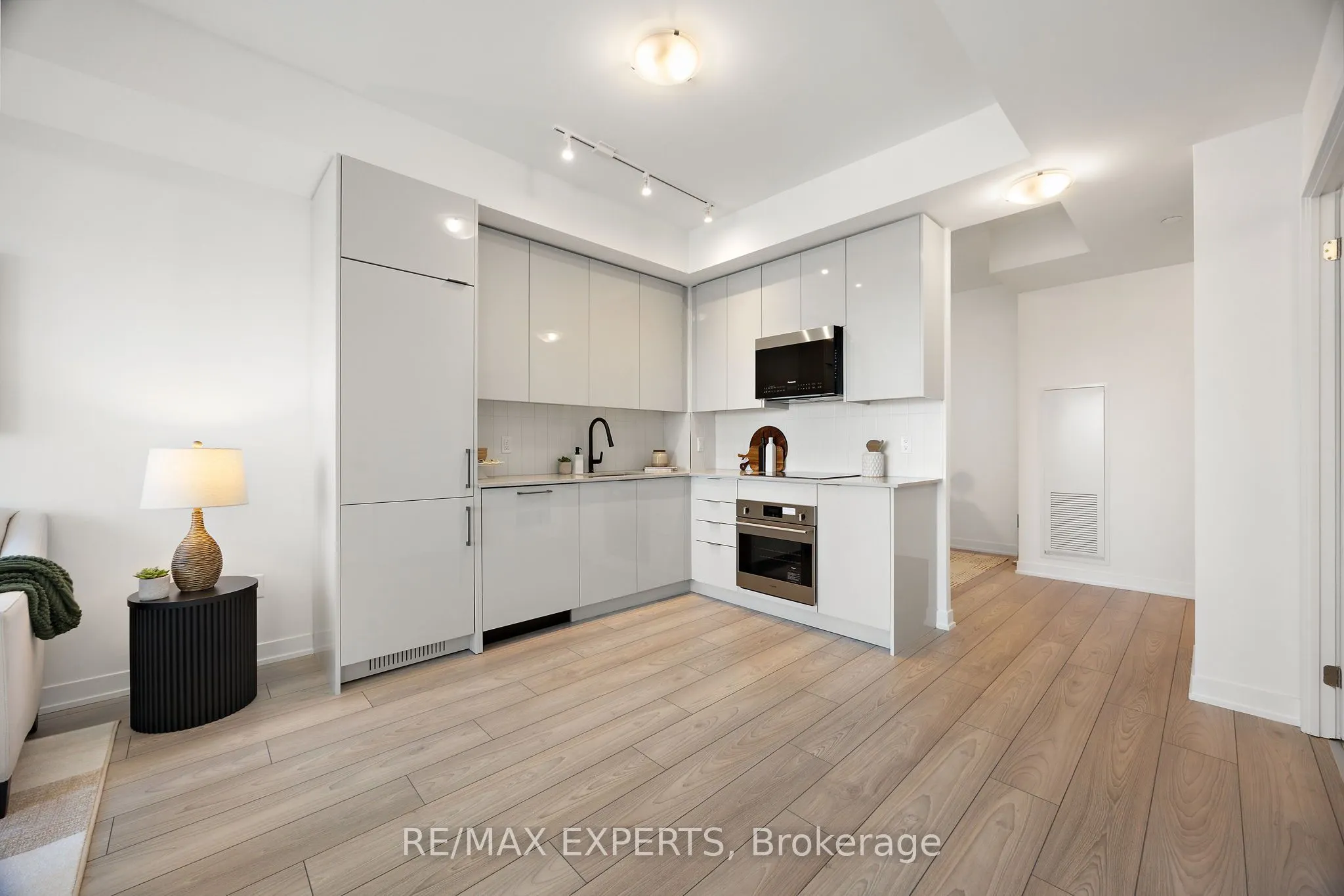 10 Abeja Street, #2521