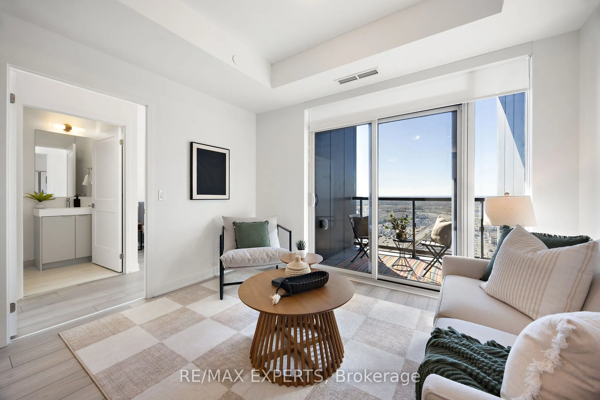 10 Abeja Street, #2521