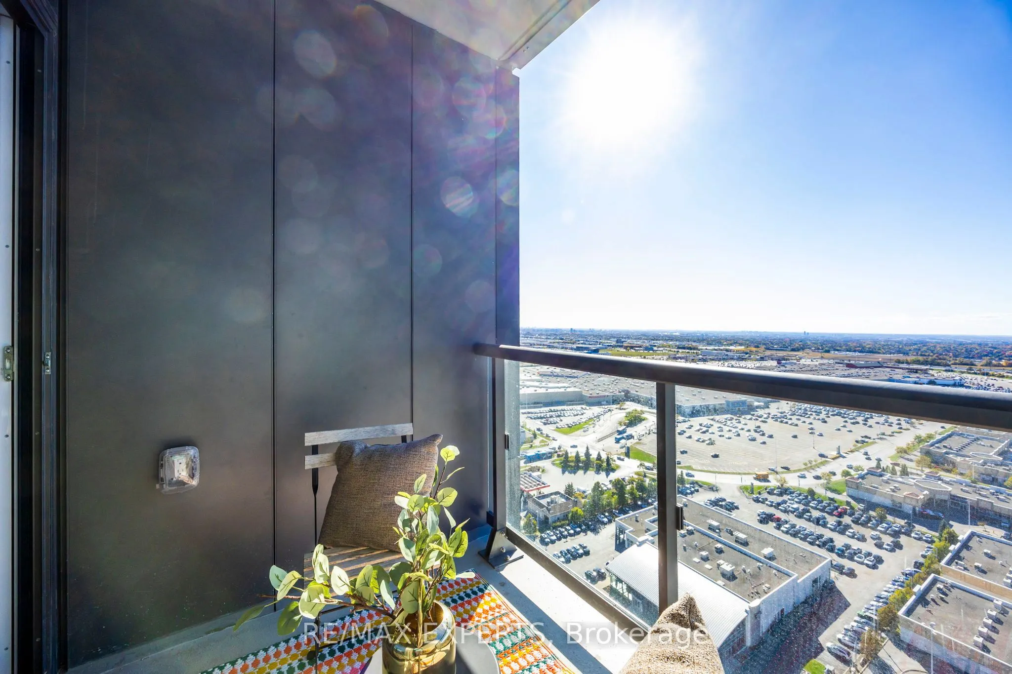10 Abeja Street, #2521