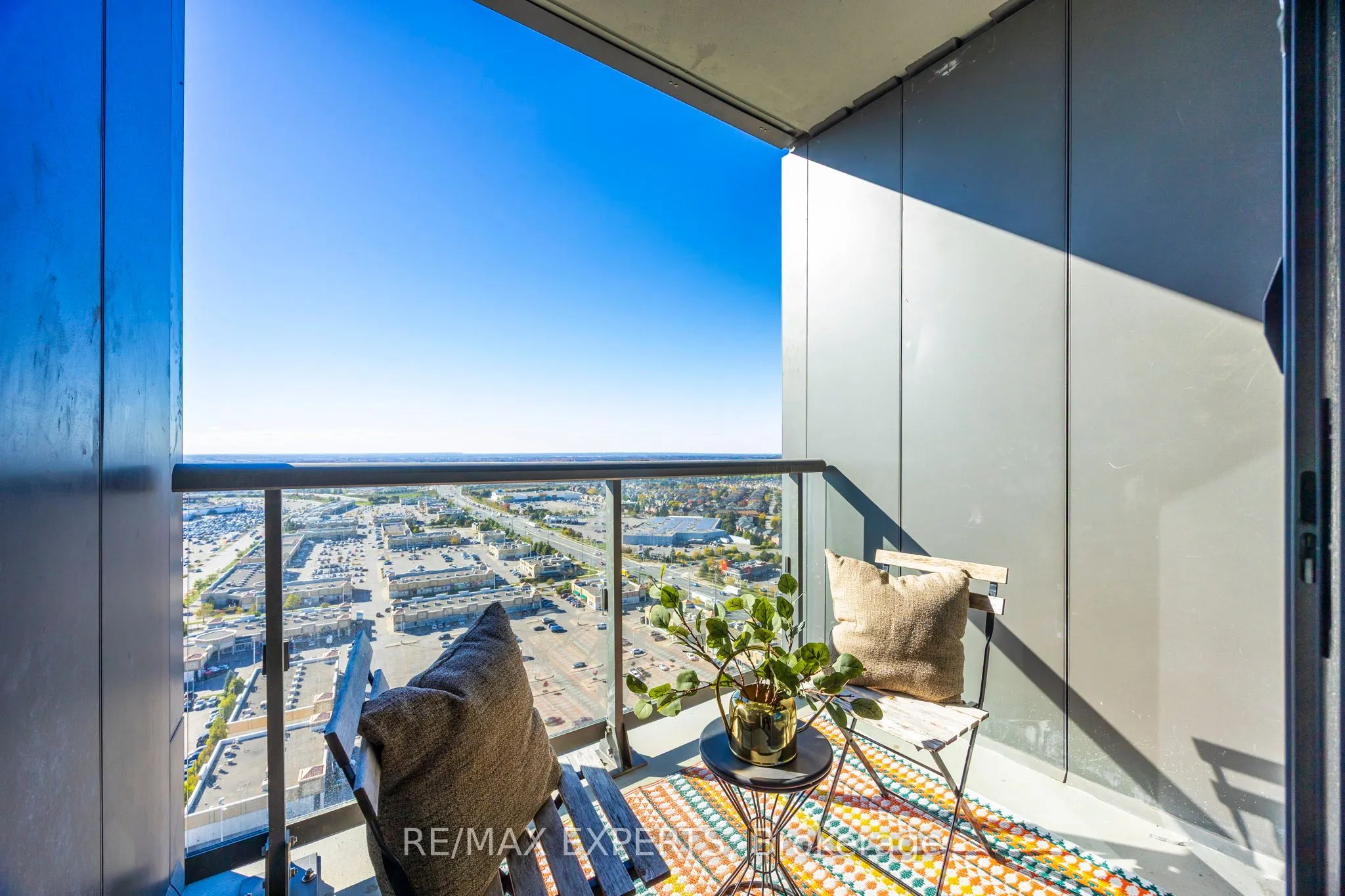 10 Abeja Street, #2521