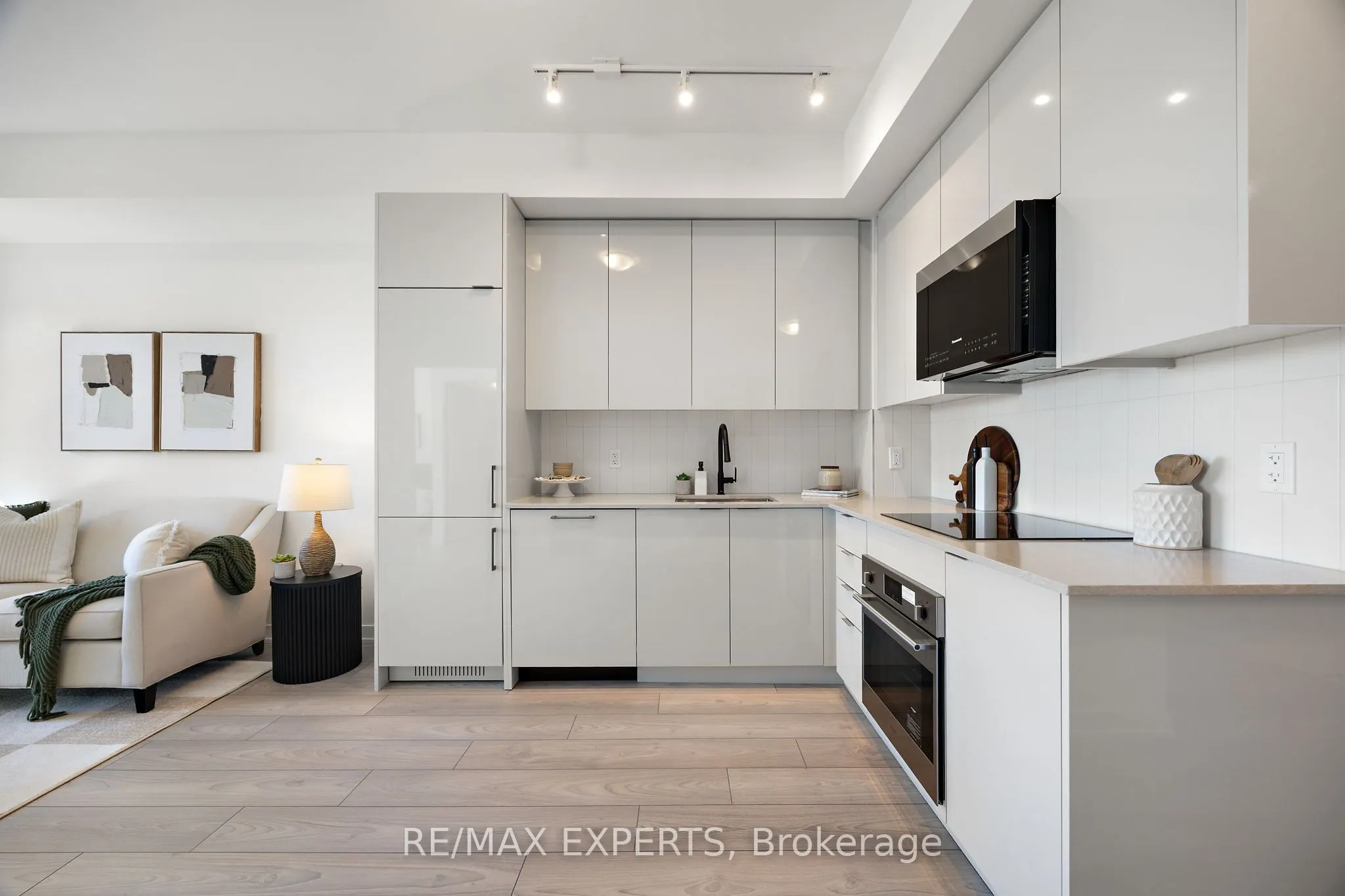 10 Abeja Street, #2521
