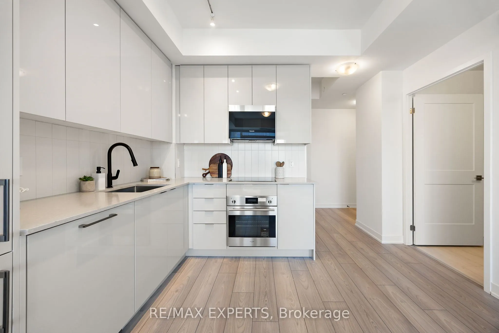 10 Abeja Street, #2521