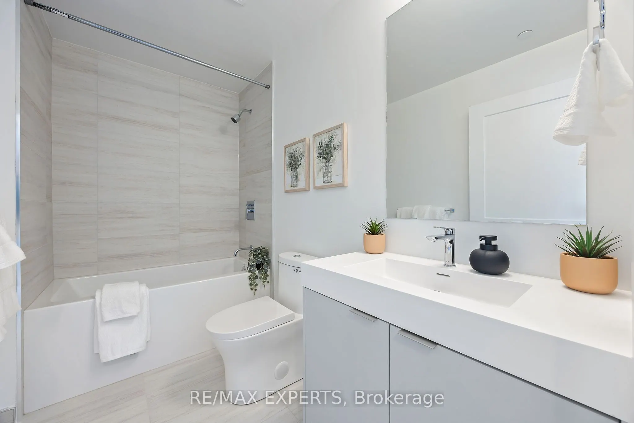 10 Abeja Street, #2521
