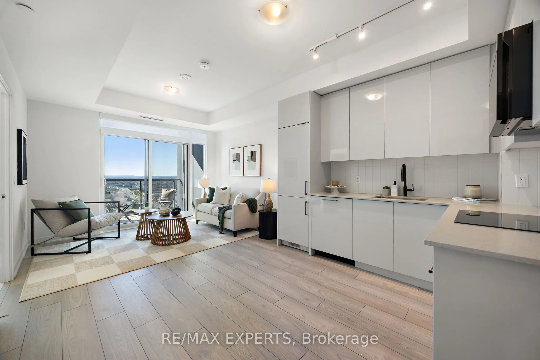 10 Abeja Street, #2521