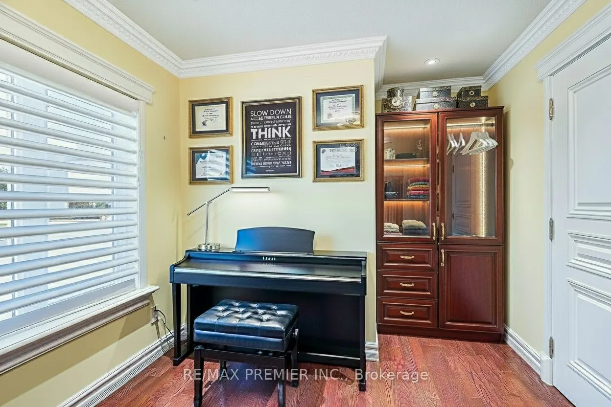 111 Arista Gate