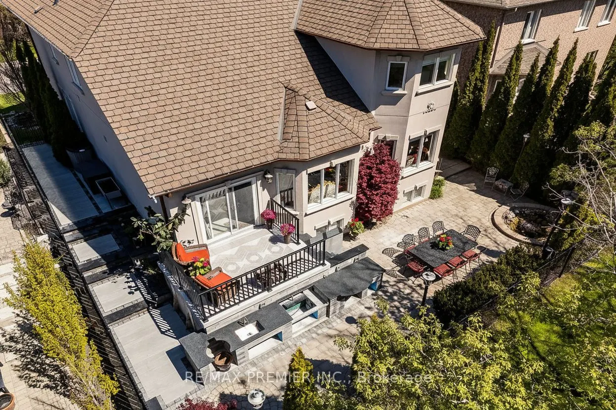 111 Arista Gate