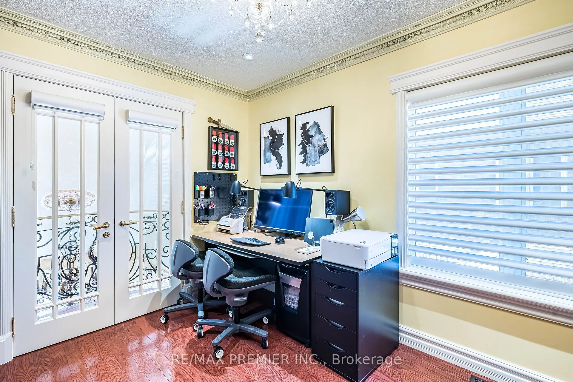 111 Arista Gate