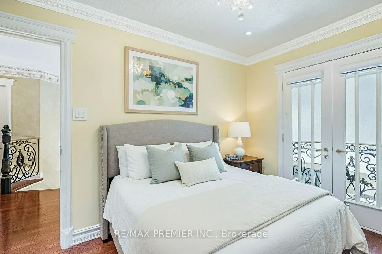 111 Arista Gate
