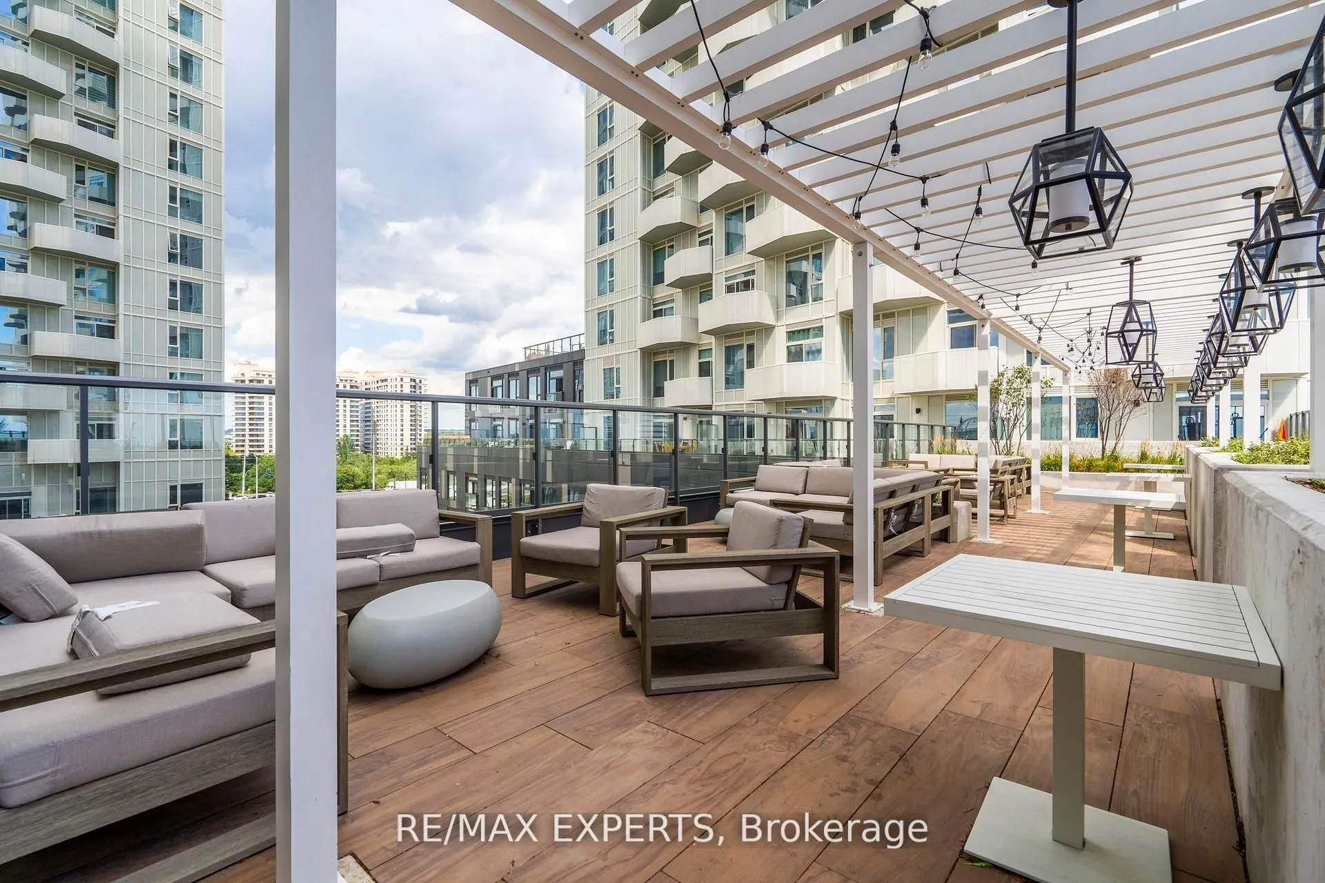 10 Abeja Street, #1414
