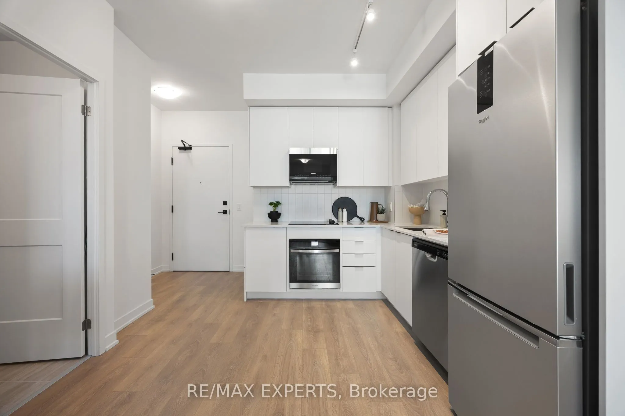10 Abeja Street, #1414
