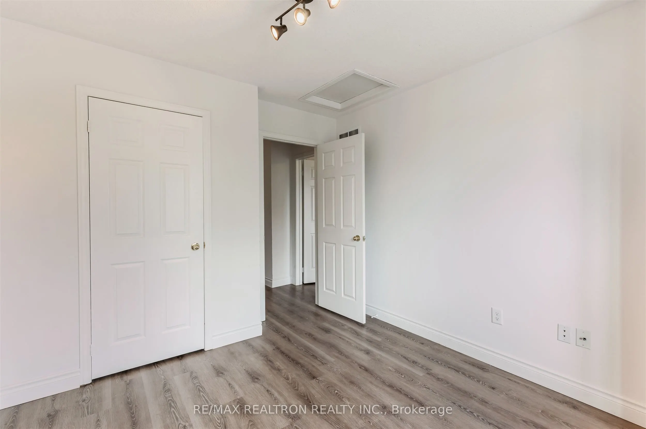 76 Argento Crescent