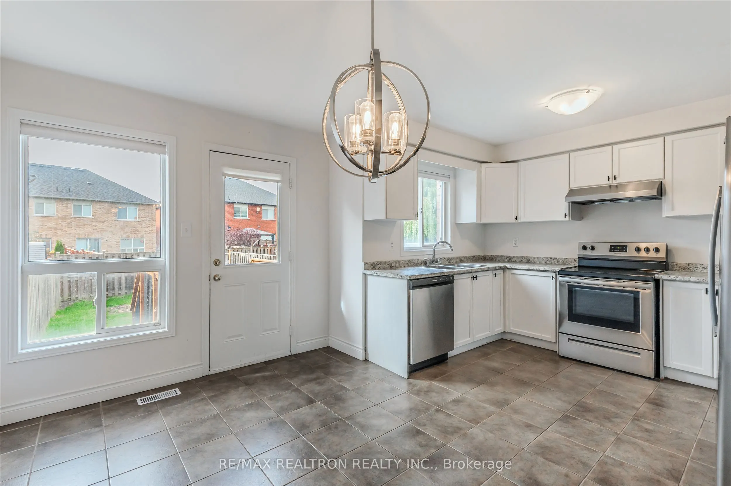 76 Argento Crescent