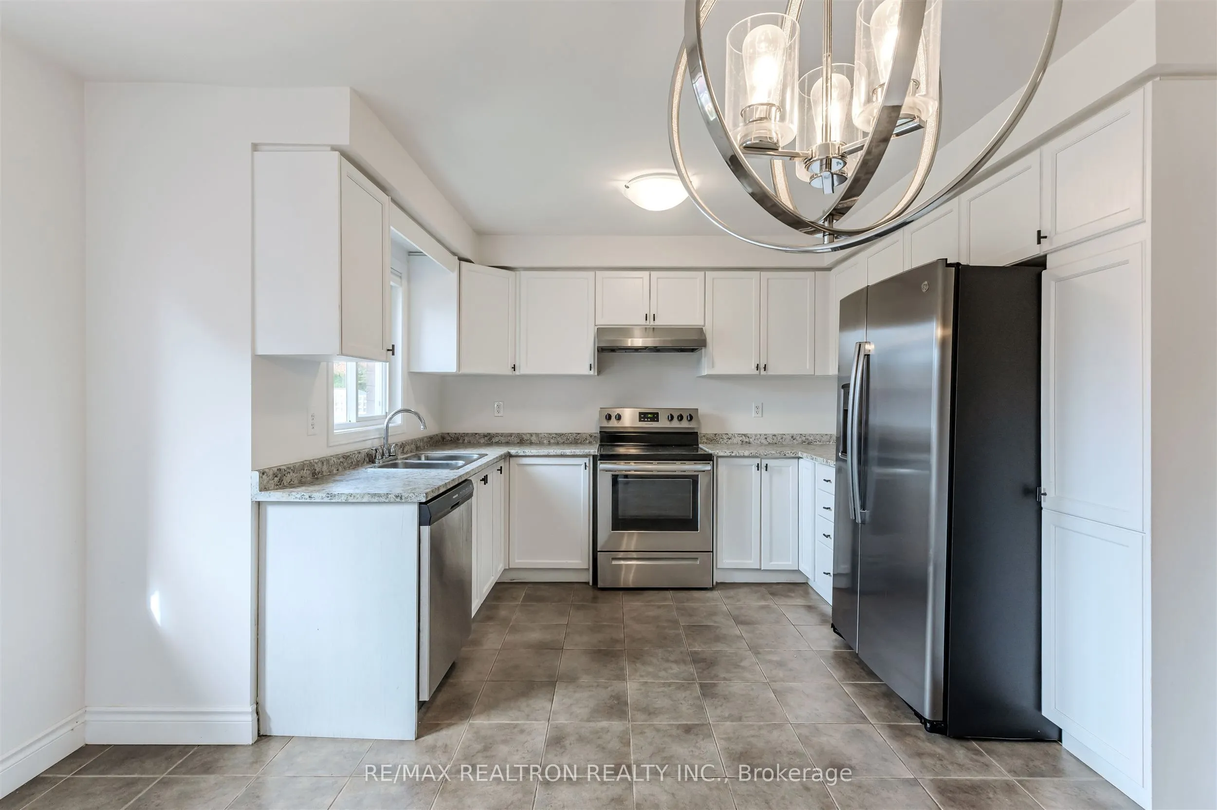76 Argento Crescent