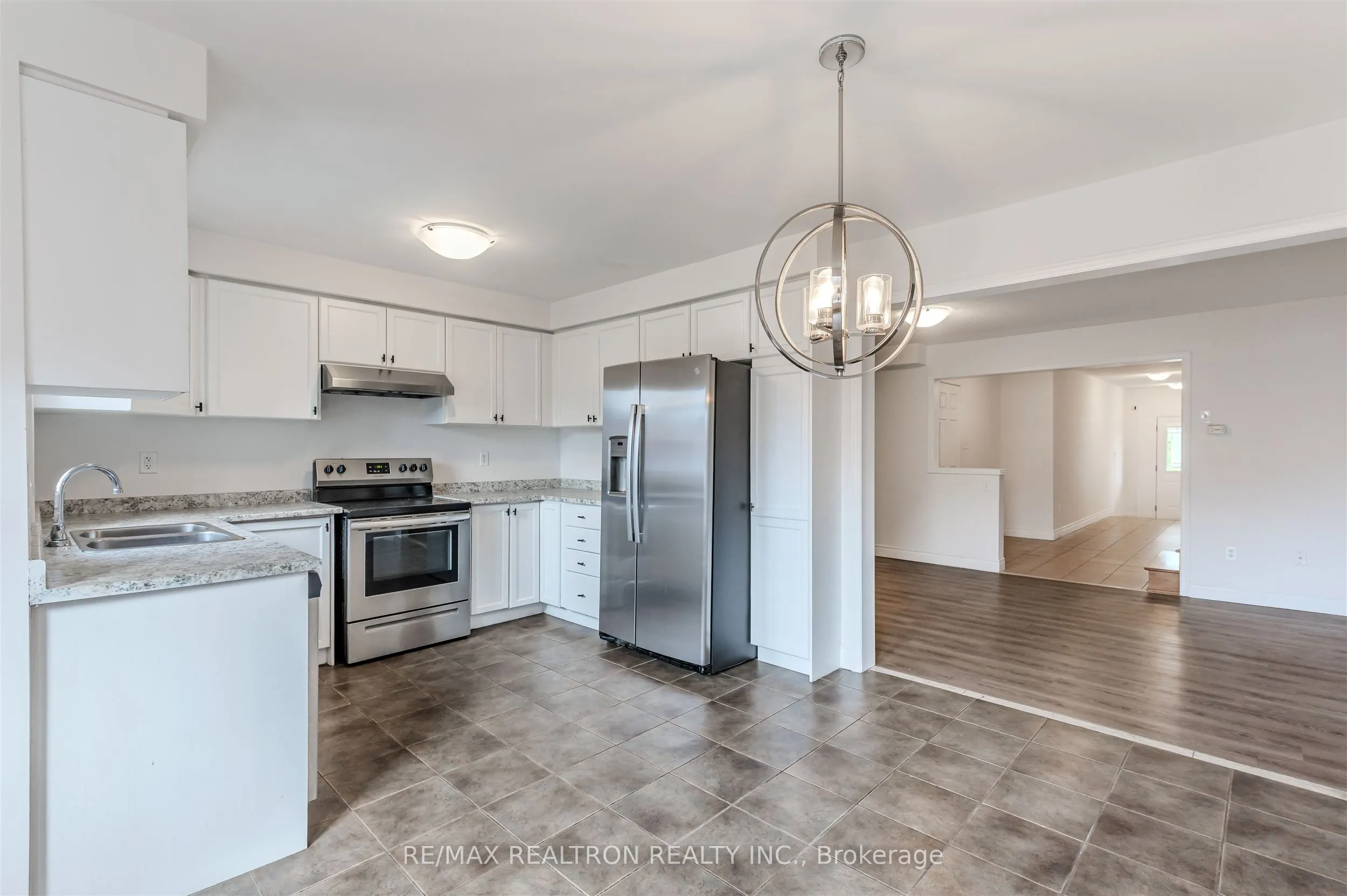 76 Argento Crescent