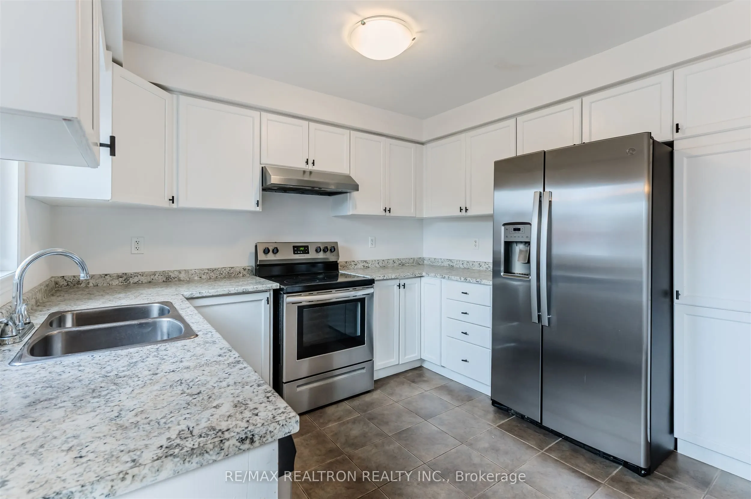 76 Argento Crescent