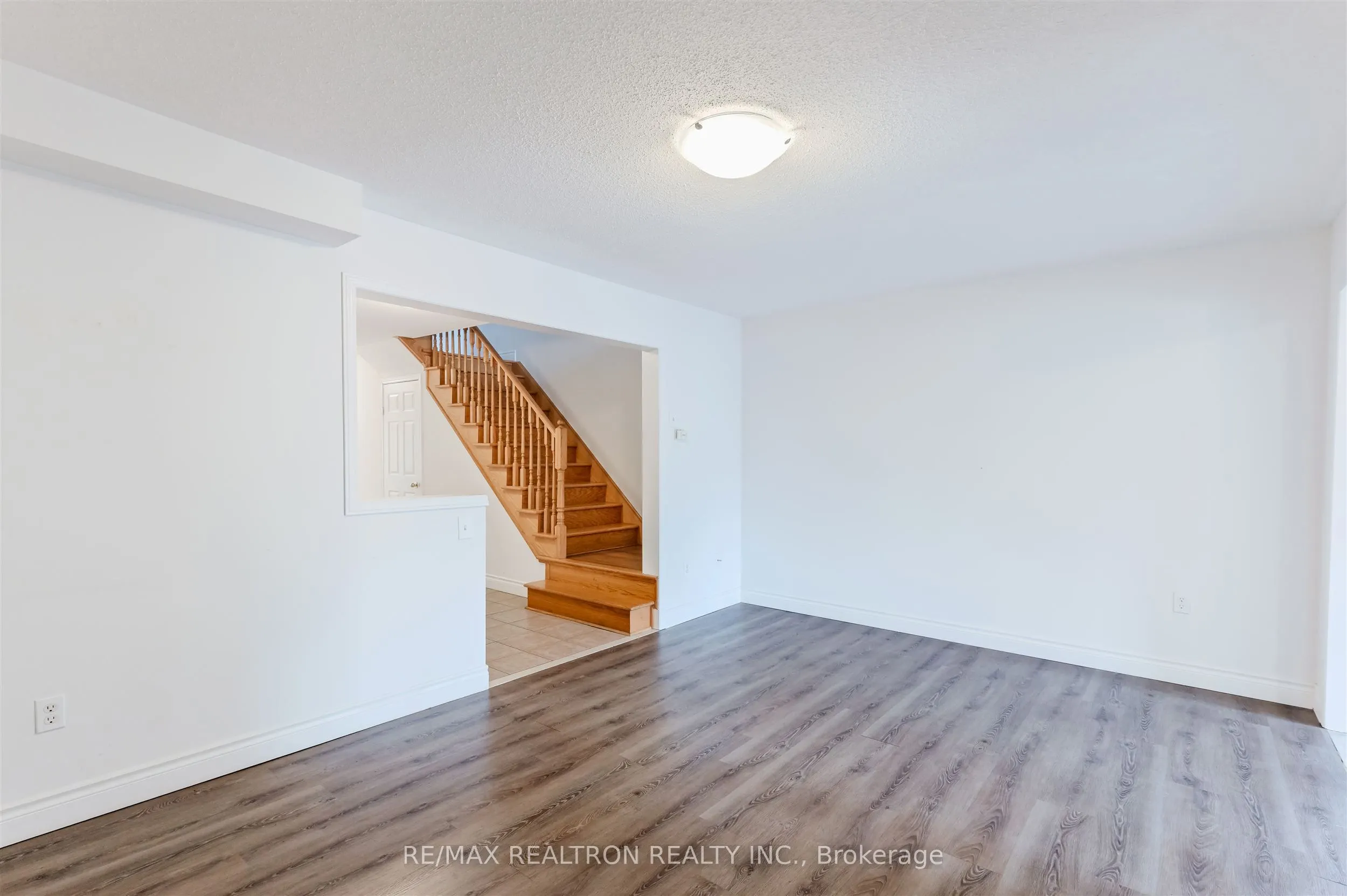 76 Argento Crescent