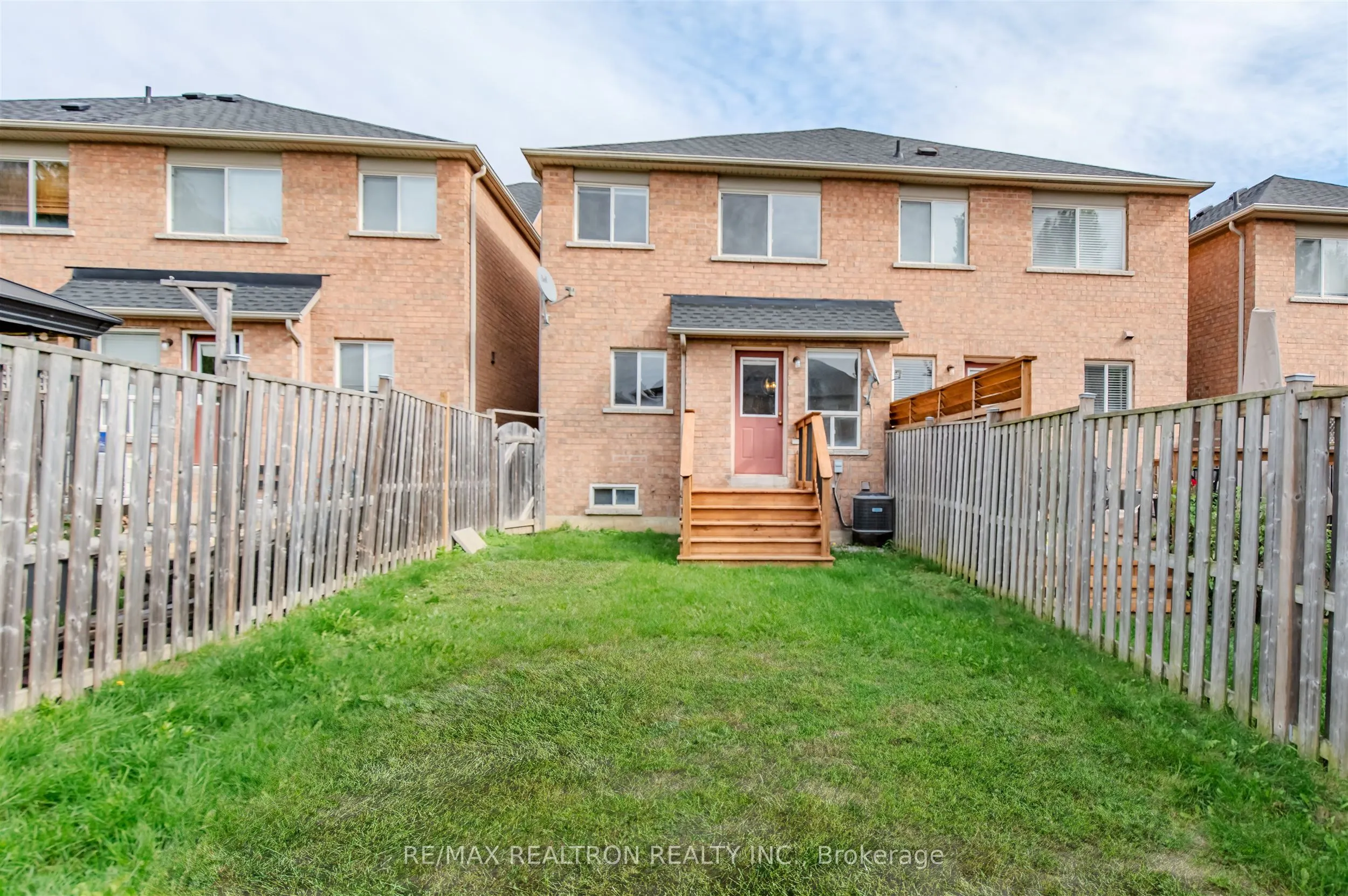 76 Argento Crescent