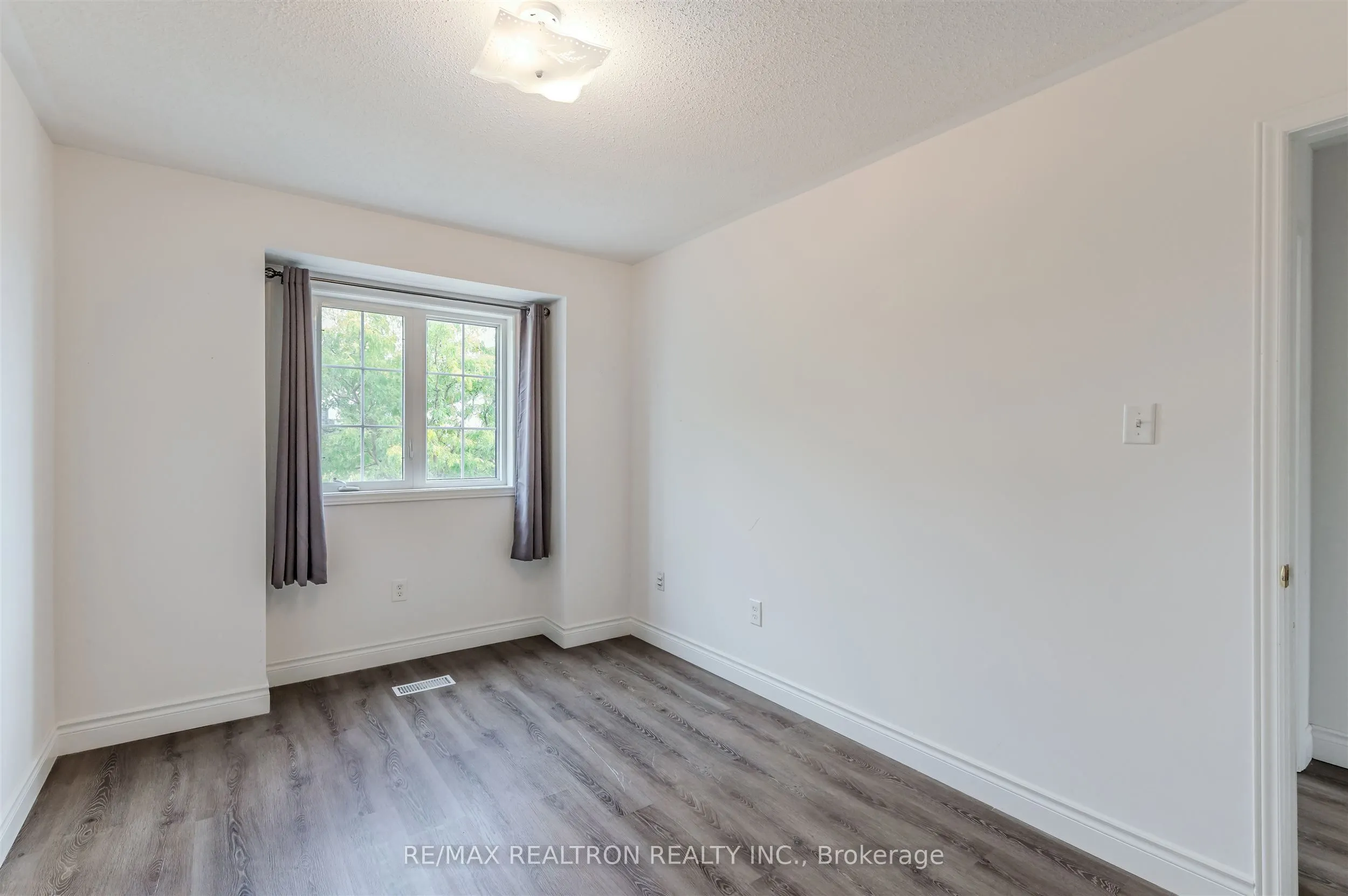 76 Argento Crescent