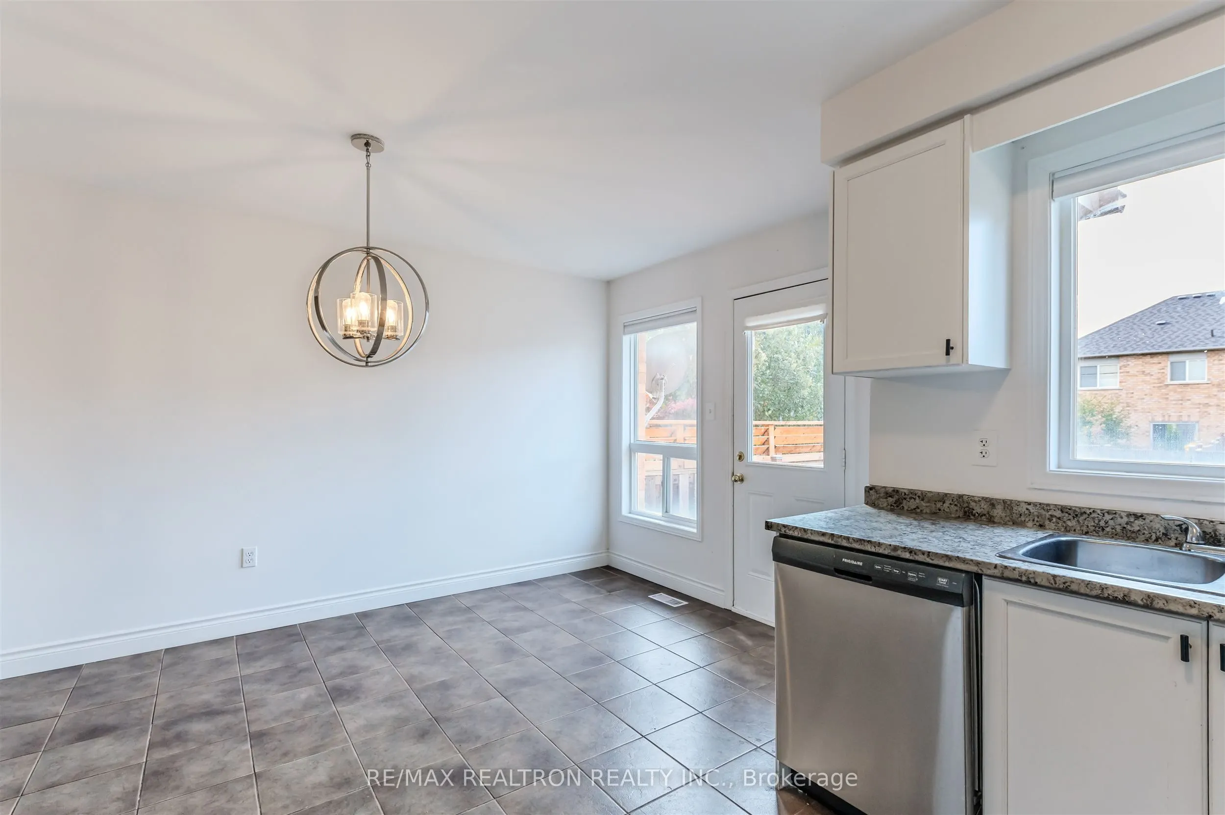 76 Argento Crescent