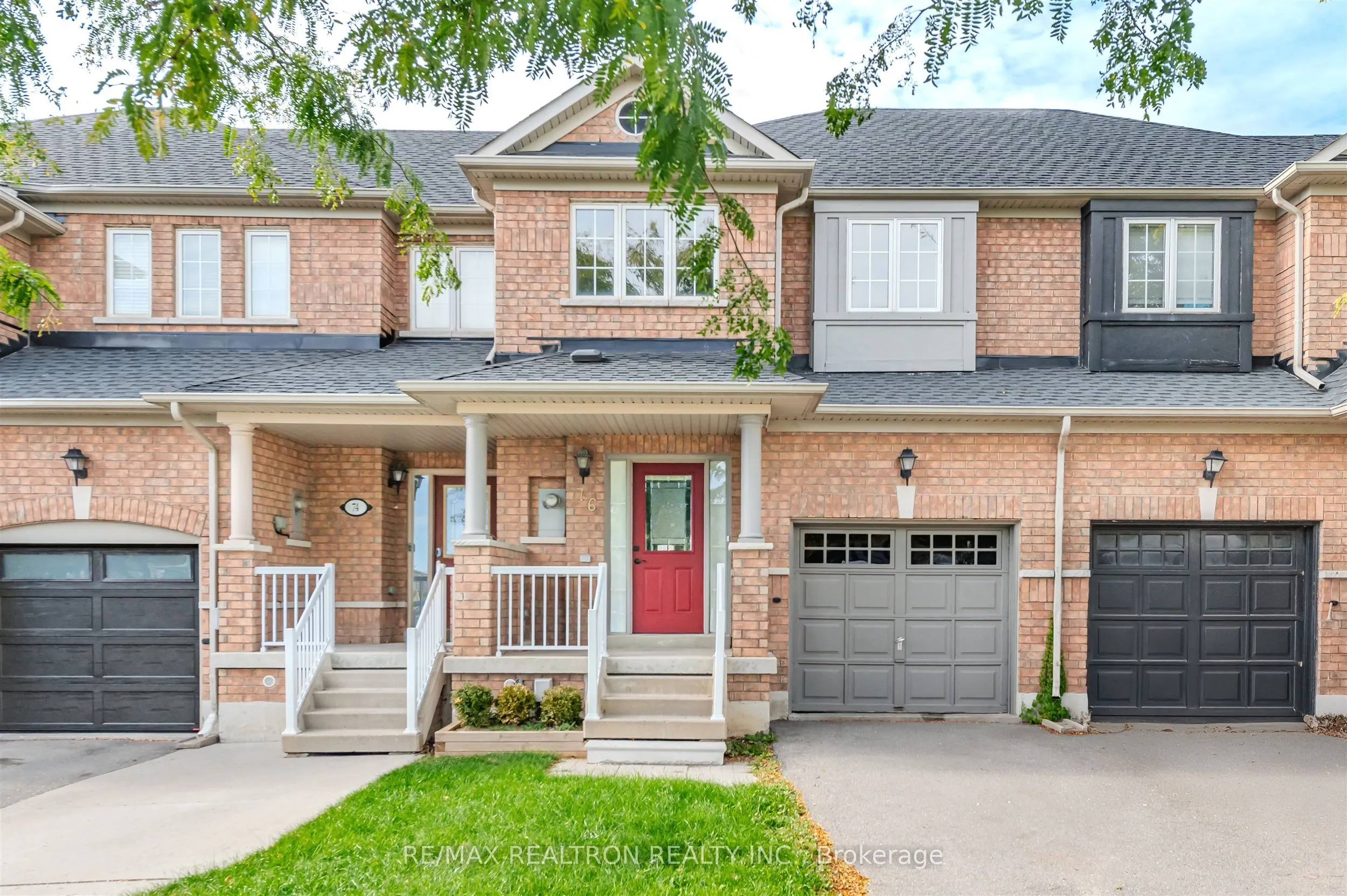 76 Argento Crescent