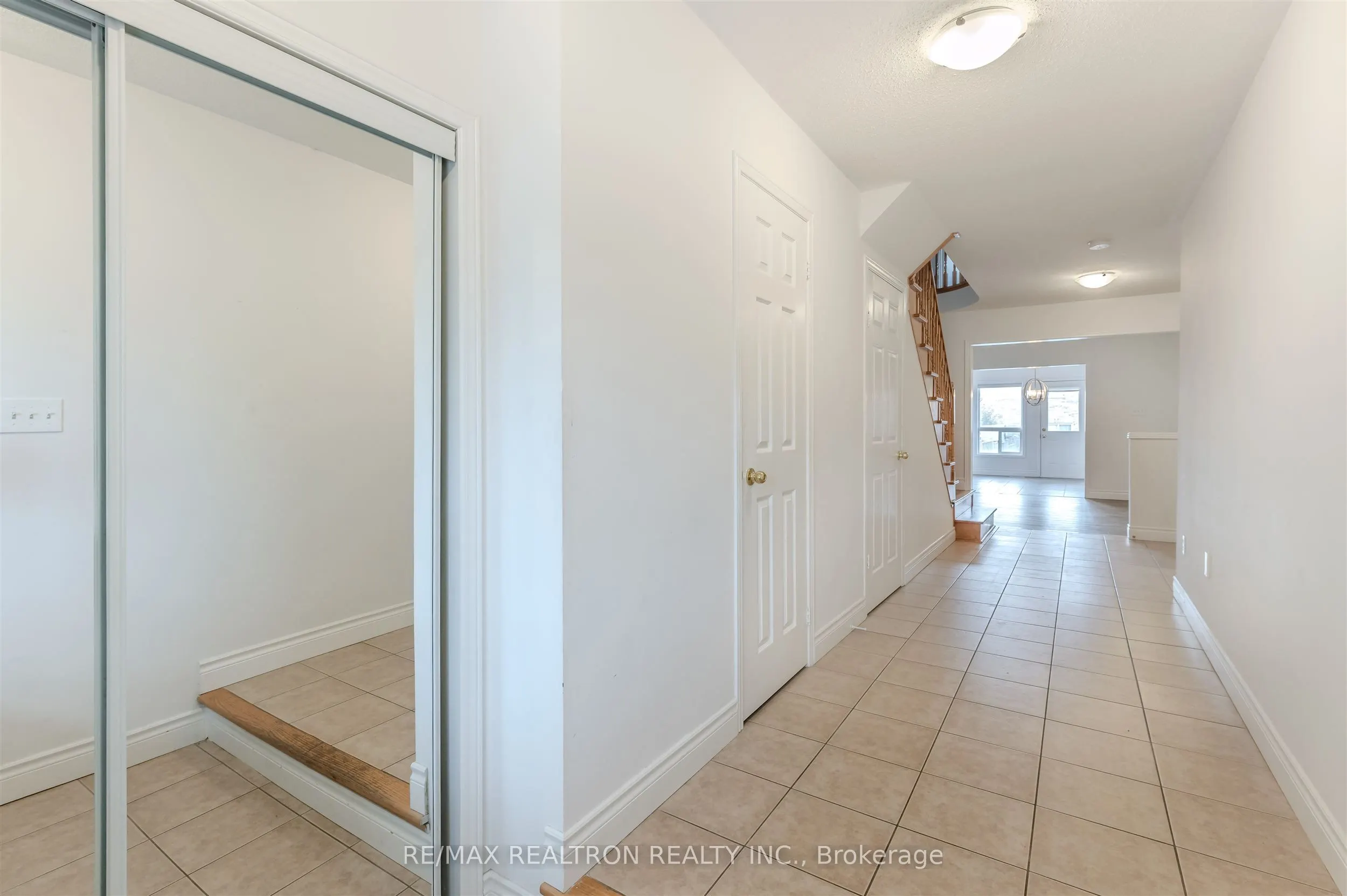 76 Argento Crescent
