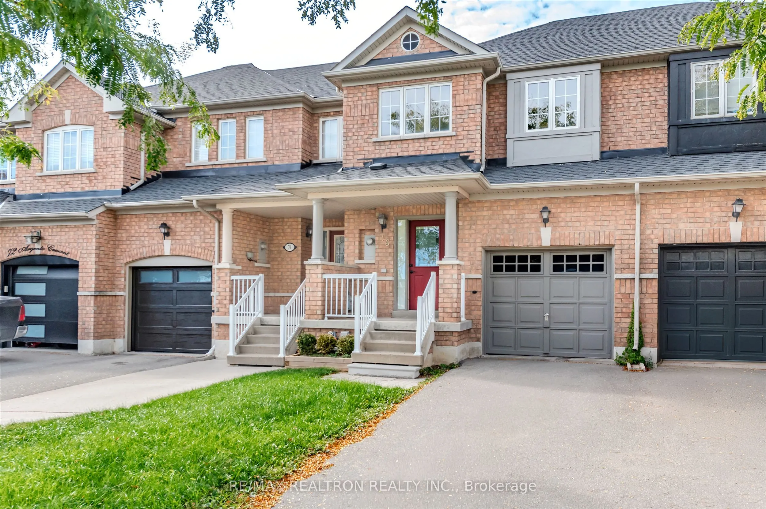 76 Argento Crescent