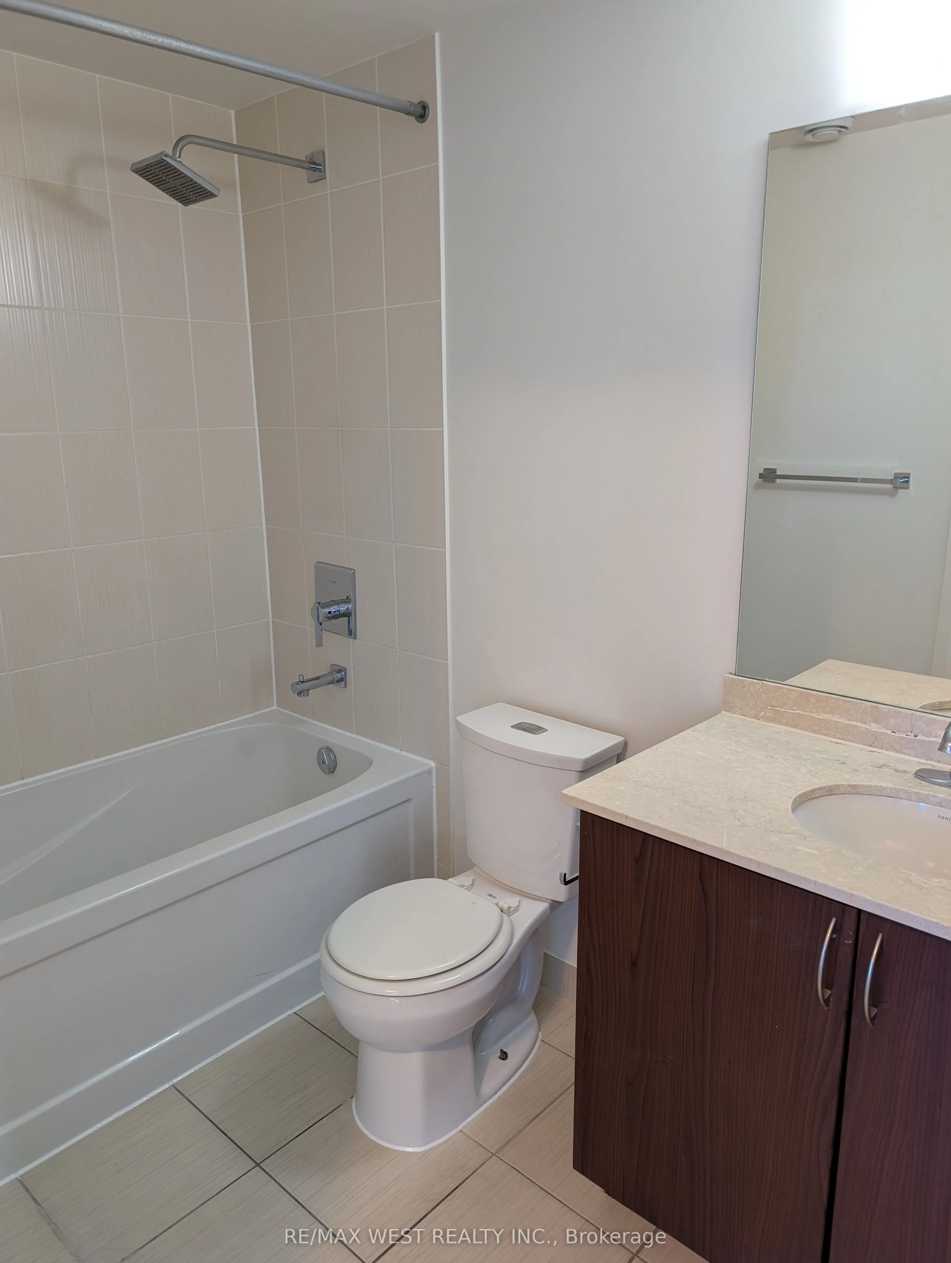7165 Yonge Street, #901