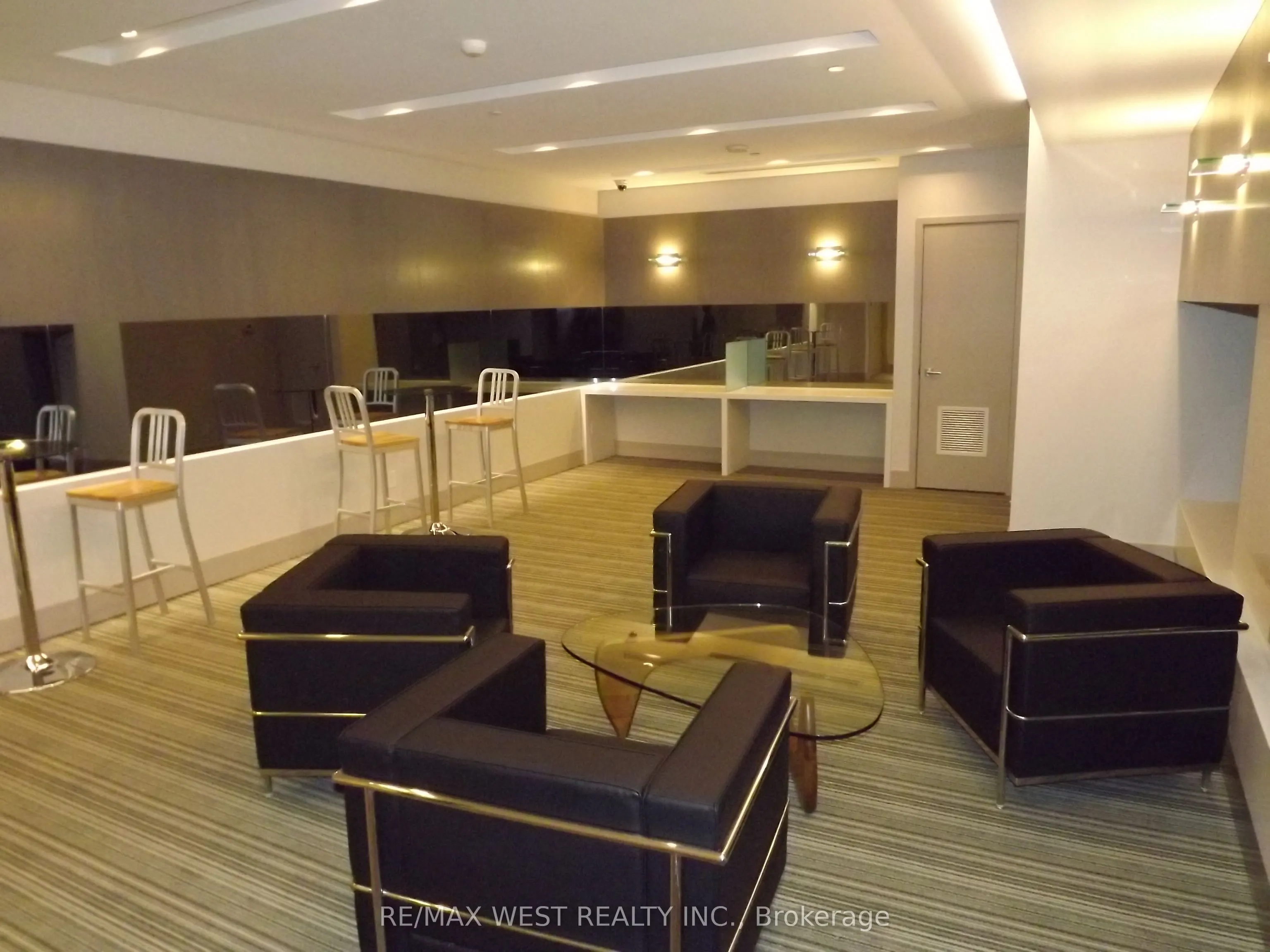 7165 Yonge Street, #901