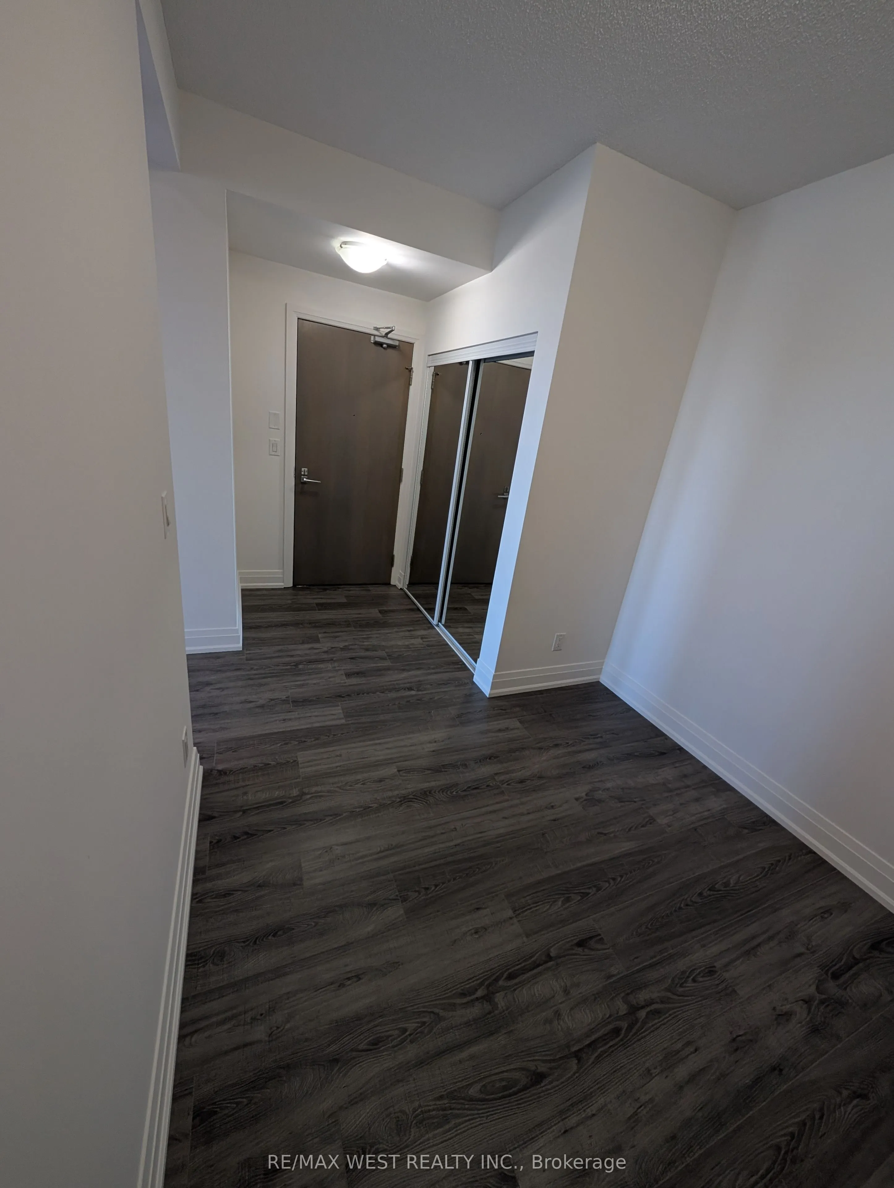 7165 Yonge Street, #901