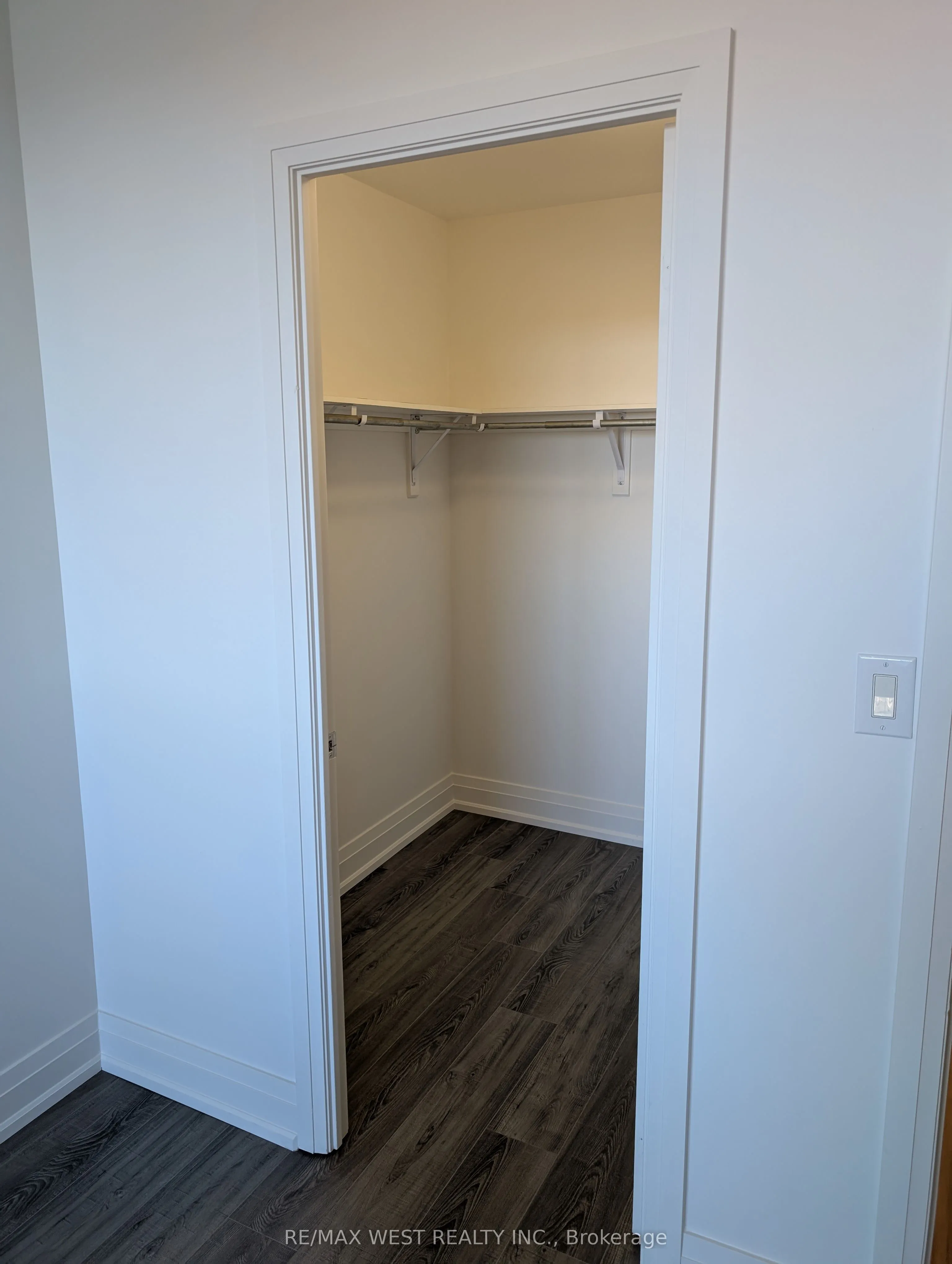 7165 Yonge Street, #901