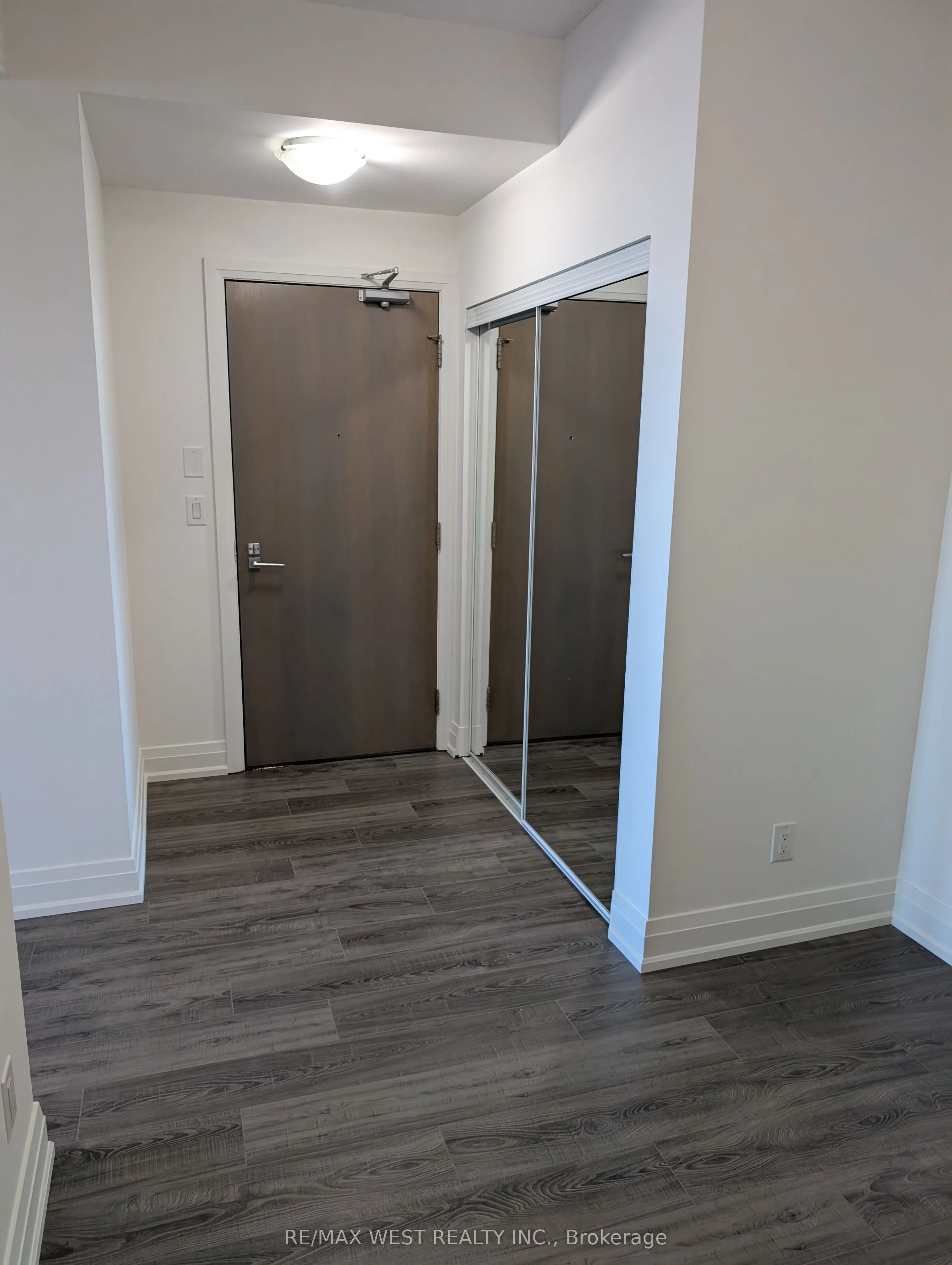 7165 Yonge Street, #901
