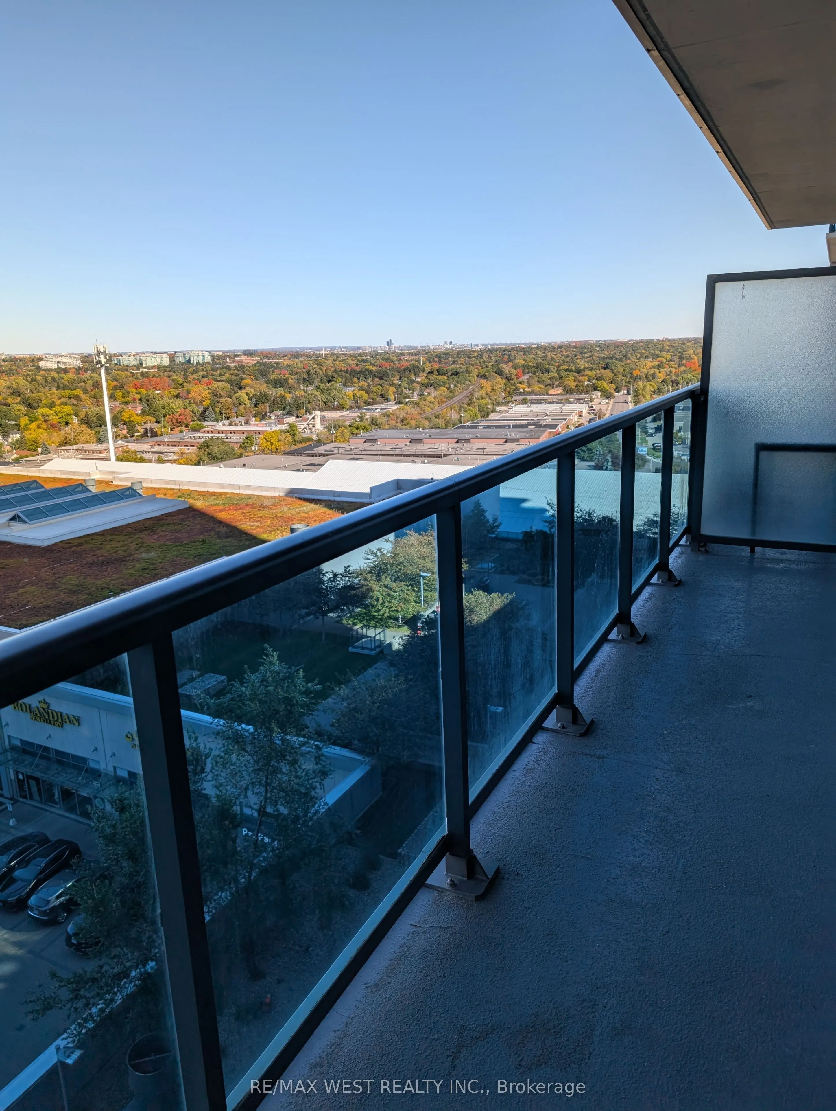 7165 Yonge Street, #901
