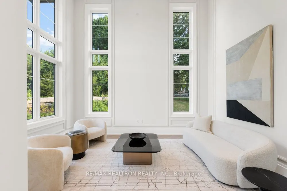 196 Kennedy Street W