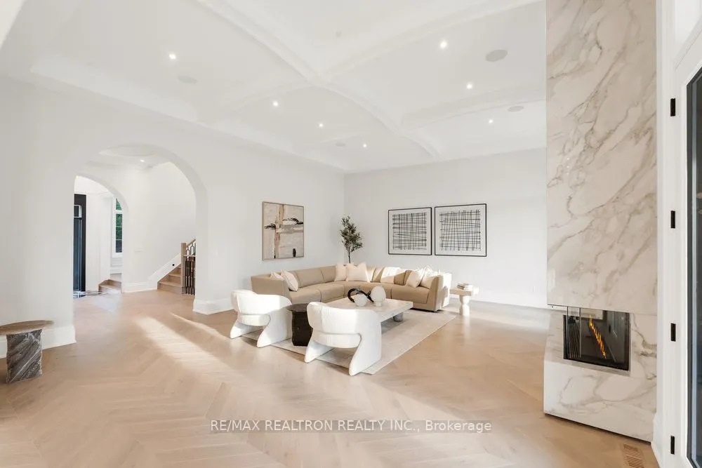 196 Kennedy Street W