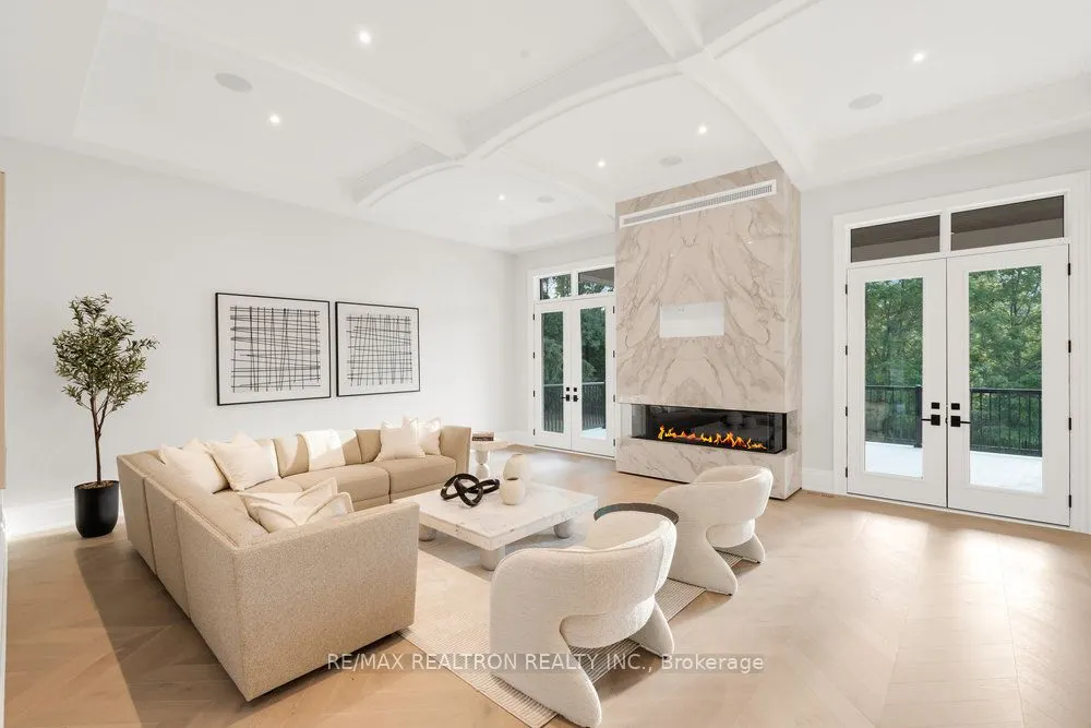 196 Kennedy Street W