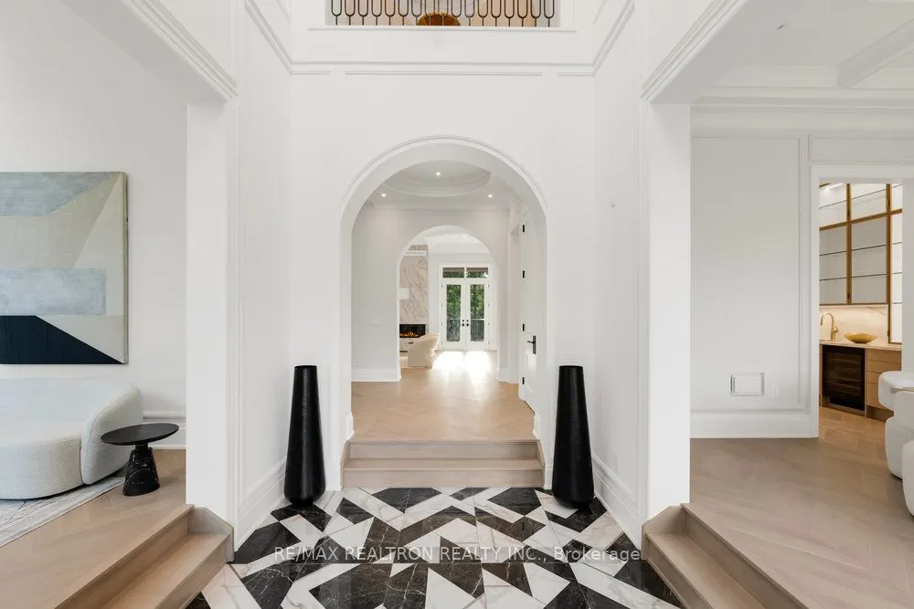 196 Kennedy Street W