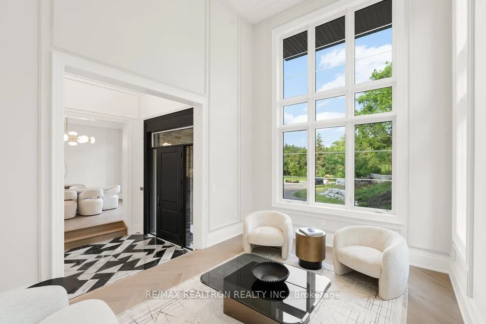 196 Kennedy Street W
